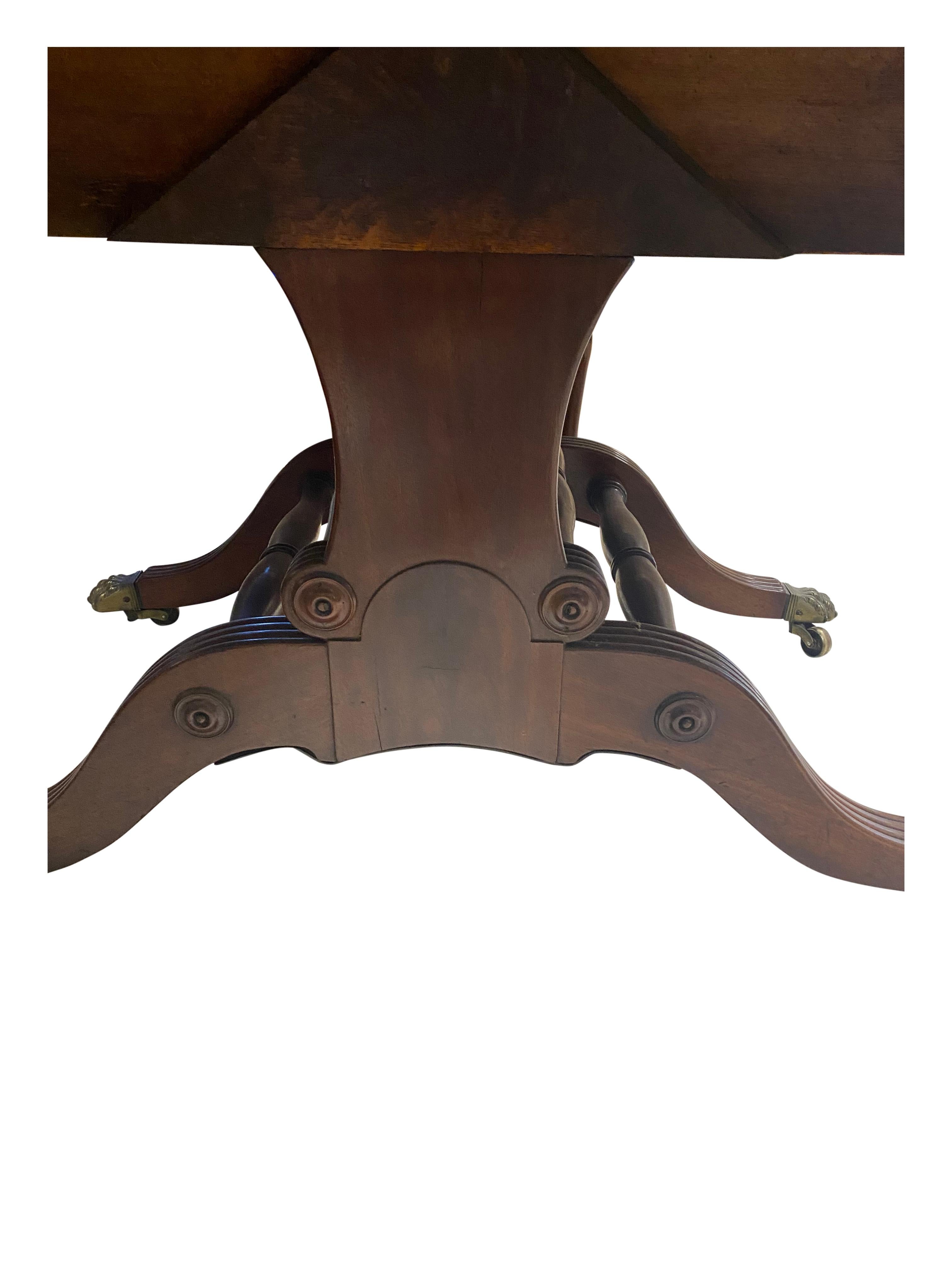 American Federal Mahogany Drop Leaf Dining Table circa 1825