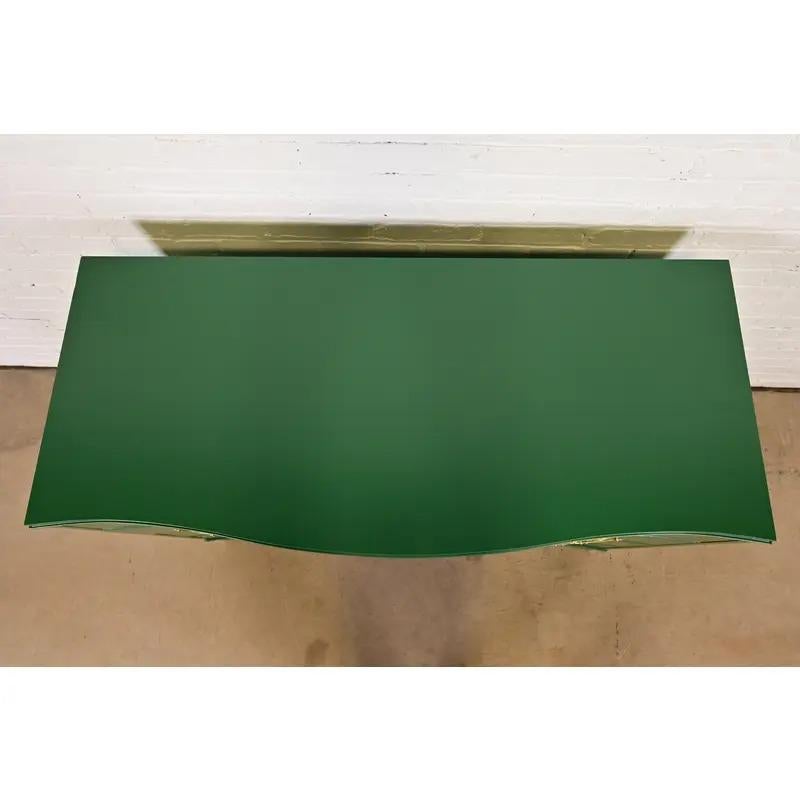 Comò frontale in mogano Feder di West Michigan Furniture, appena rifinito in vendita 6