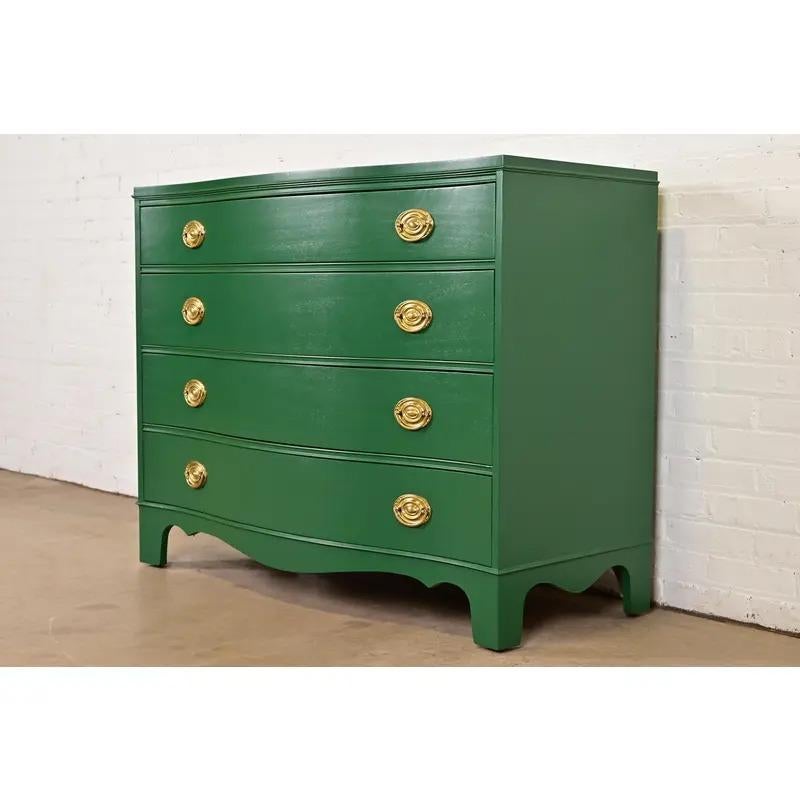 Americano Comò frontale in mogano Feder di West Michigan Furniture, appena rifinito in vendita