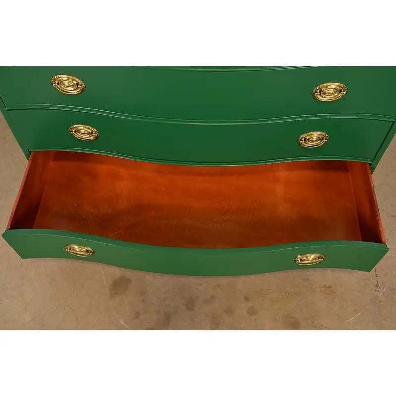 Comò frontale in mogano Feder di West Michigan Furniture, appena rifinito in vendita 2