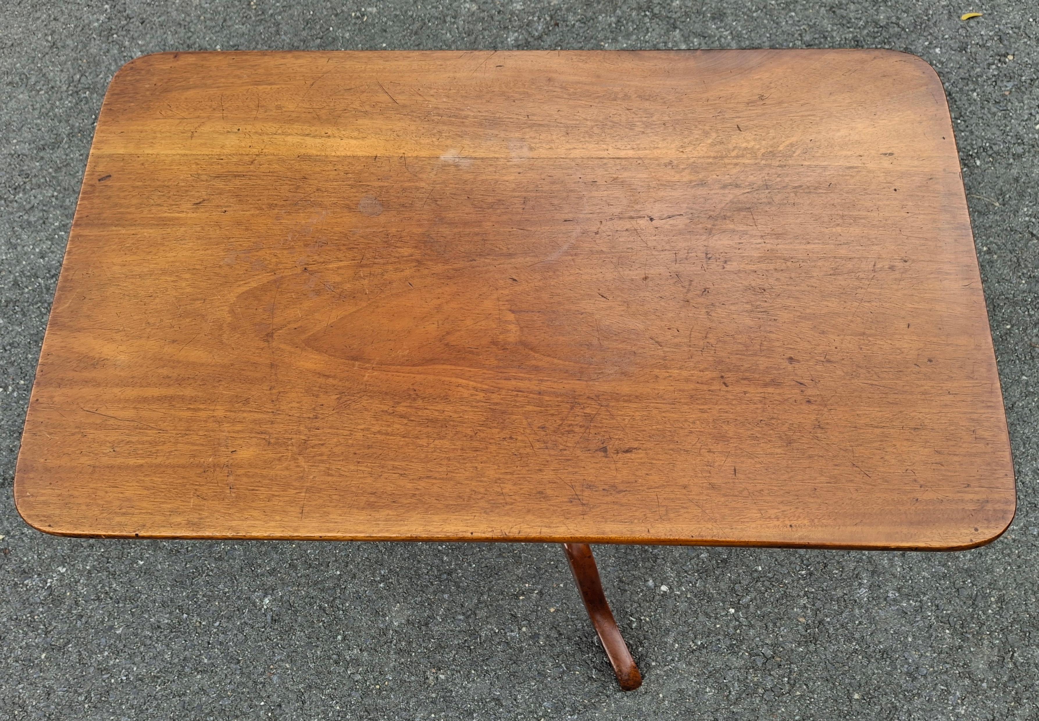 Federal Mahagoni Rechteckig Tilt Top Beistelltisch im Angebot 3