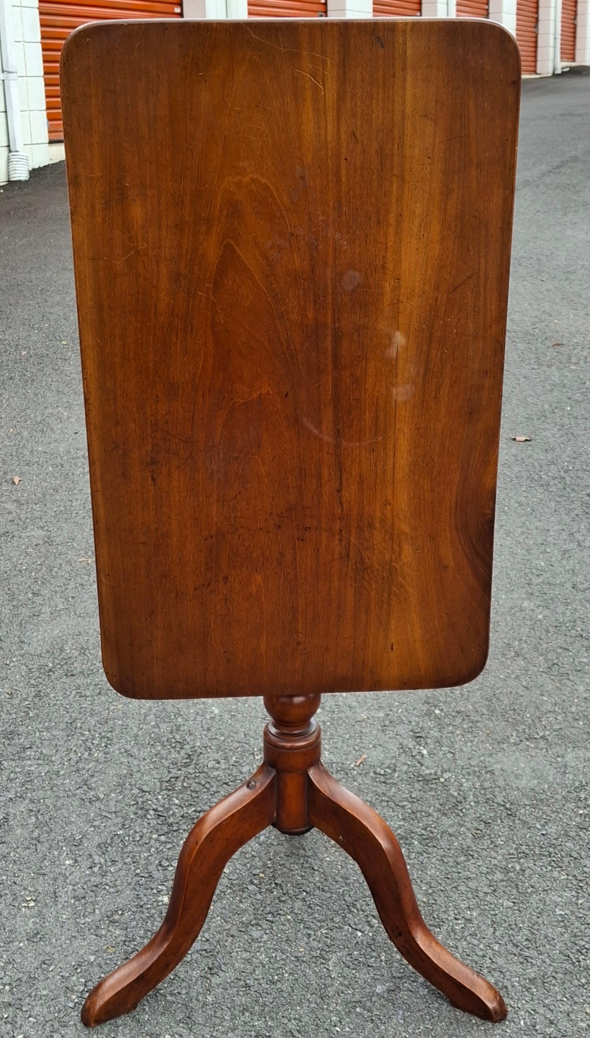 Federal Mahagoni Rechteckig Tilt Top Beistelltisch im Angebot 5