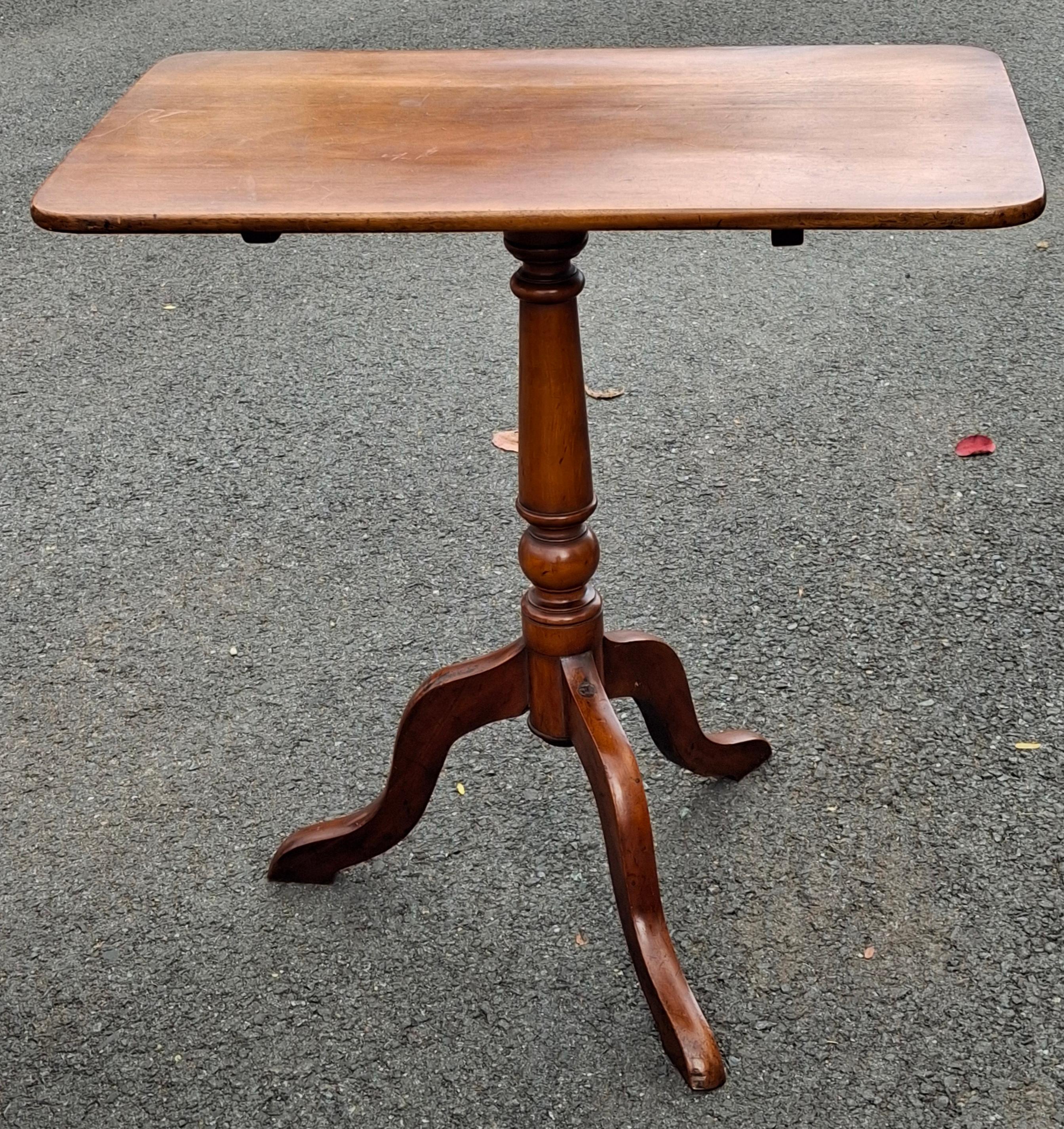 Federal Mahagoni Rechteckig Tilt Top Beistelltisch (amerikanisch) im Angebot