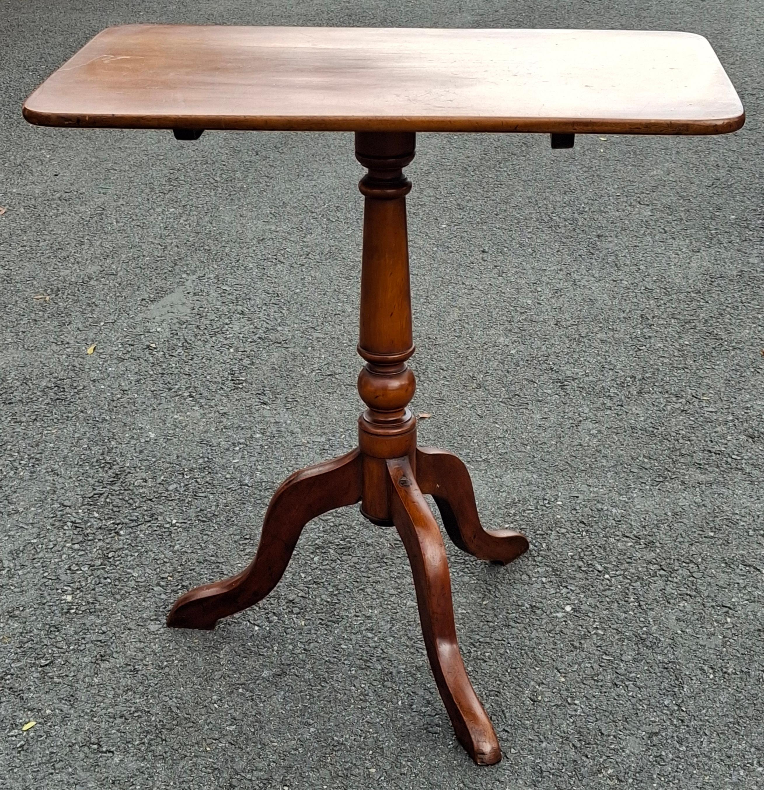 Federal Mahagoni Rechteckig Tilt Top Beistelltisch im Zustand „Gut“ im Angebot in Germantown, MD