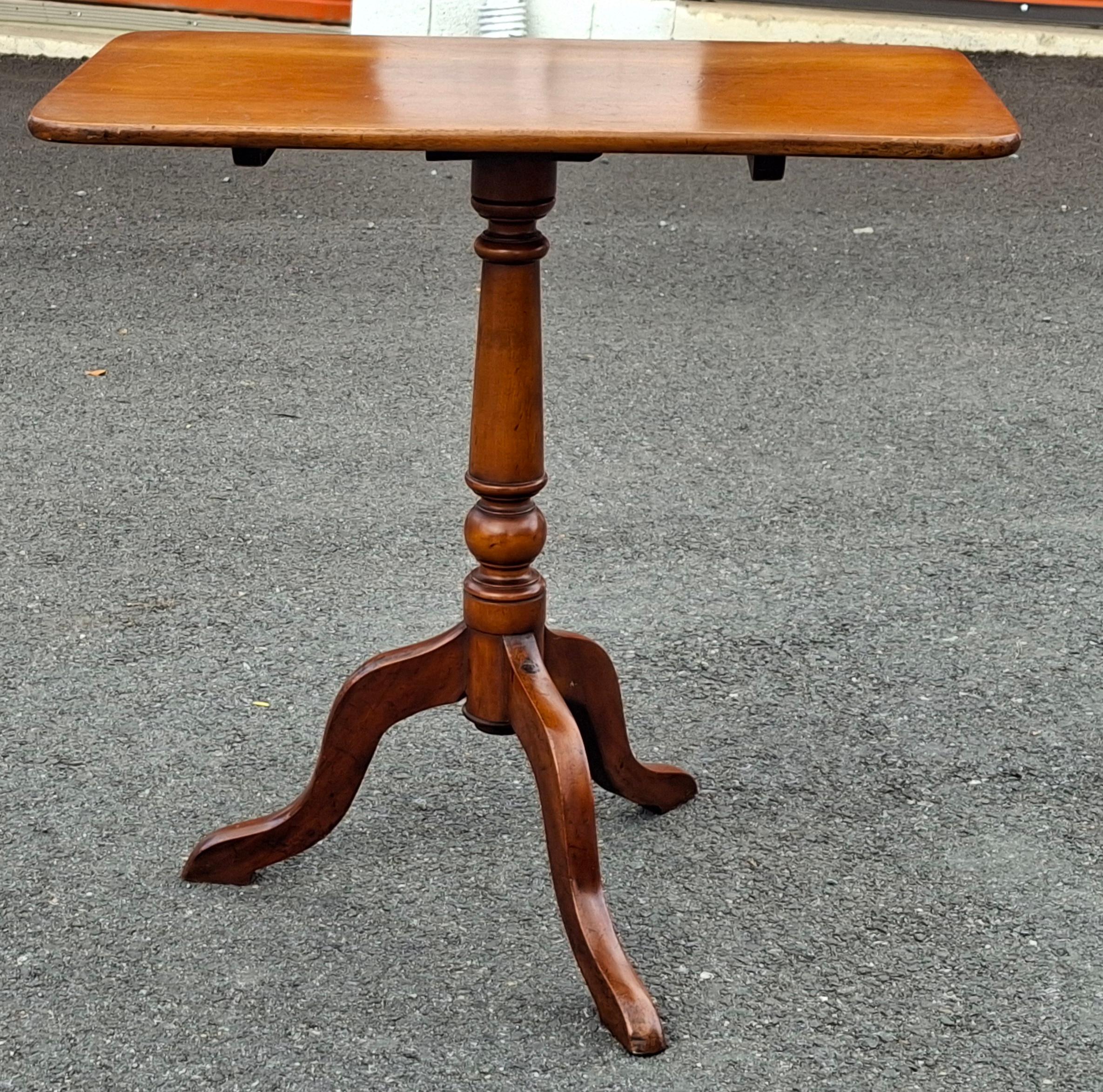 Federal Mahagoni Rechteckig Tilt Top Beistelltisch im Angebot 1