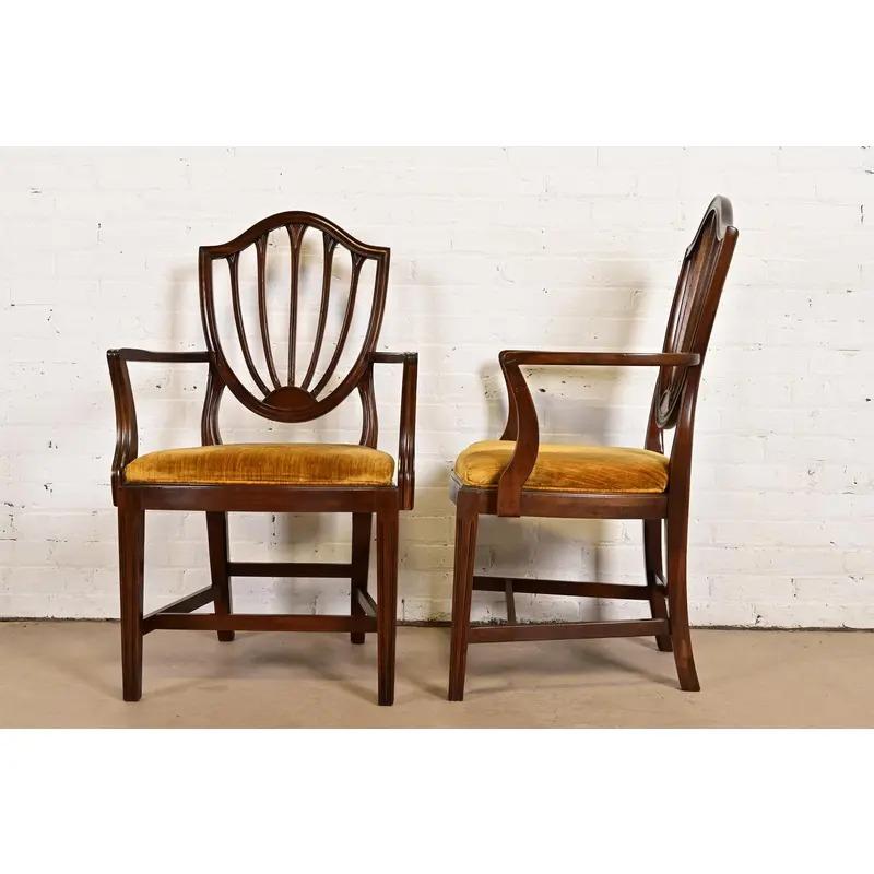 Chaises de salle à manger à dossier bouclier en acajou Feder, ensemble de six en vente 4