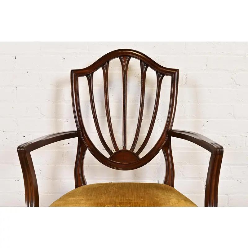 Fin du 20e siècle Chaises de salle à manger à dossier bouclier en acajou Feder, ensemble de six en vente