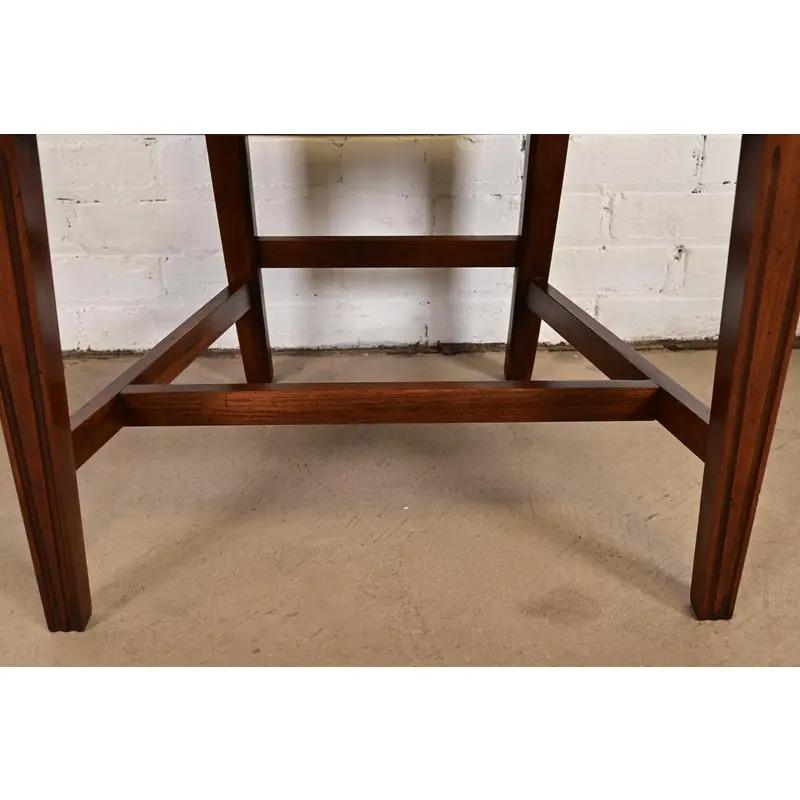 Federal Mahagoni Schild zurück Side Chairs oder Esszimmerstühle, Paar im Angebot 5