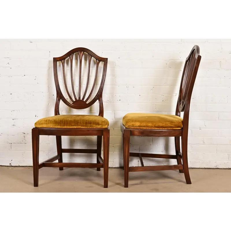 Federal Mahagoni Schild zurück Side Chairs oder Esszimmerstühle, Paar (Polster) im Angebot