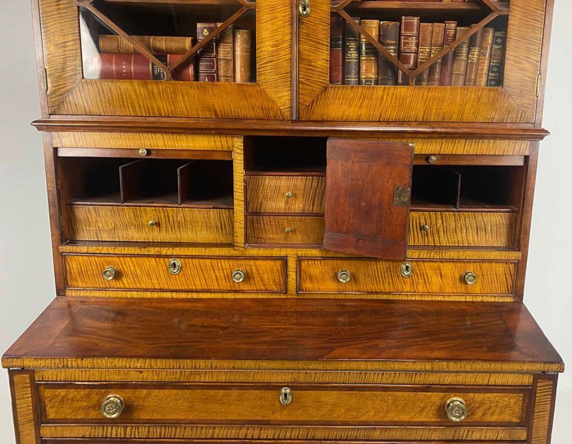 Federal Period American Tiger Maple Secretary Desk Portsmouth In Good Condition In Wiscasset, ME
