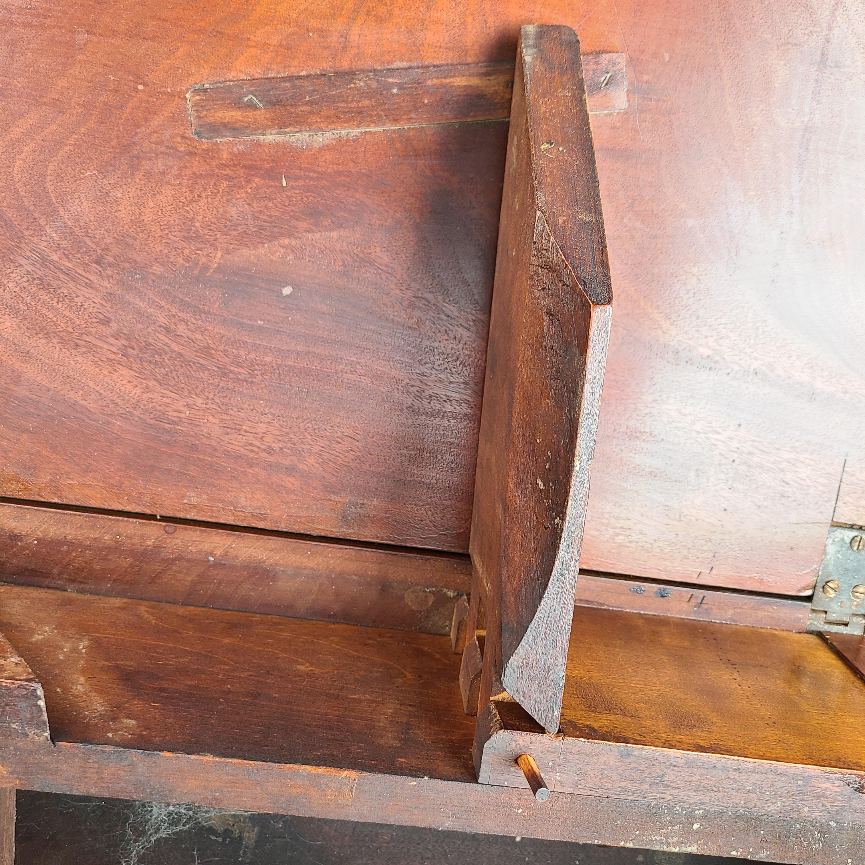 Federal Period Mahogany Carved Drop Leaf Dining Table 2