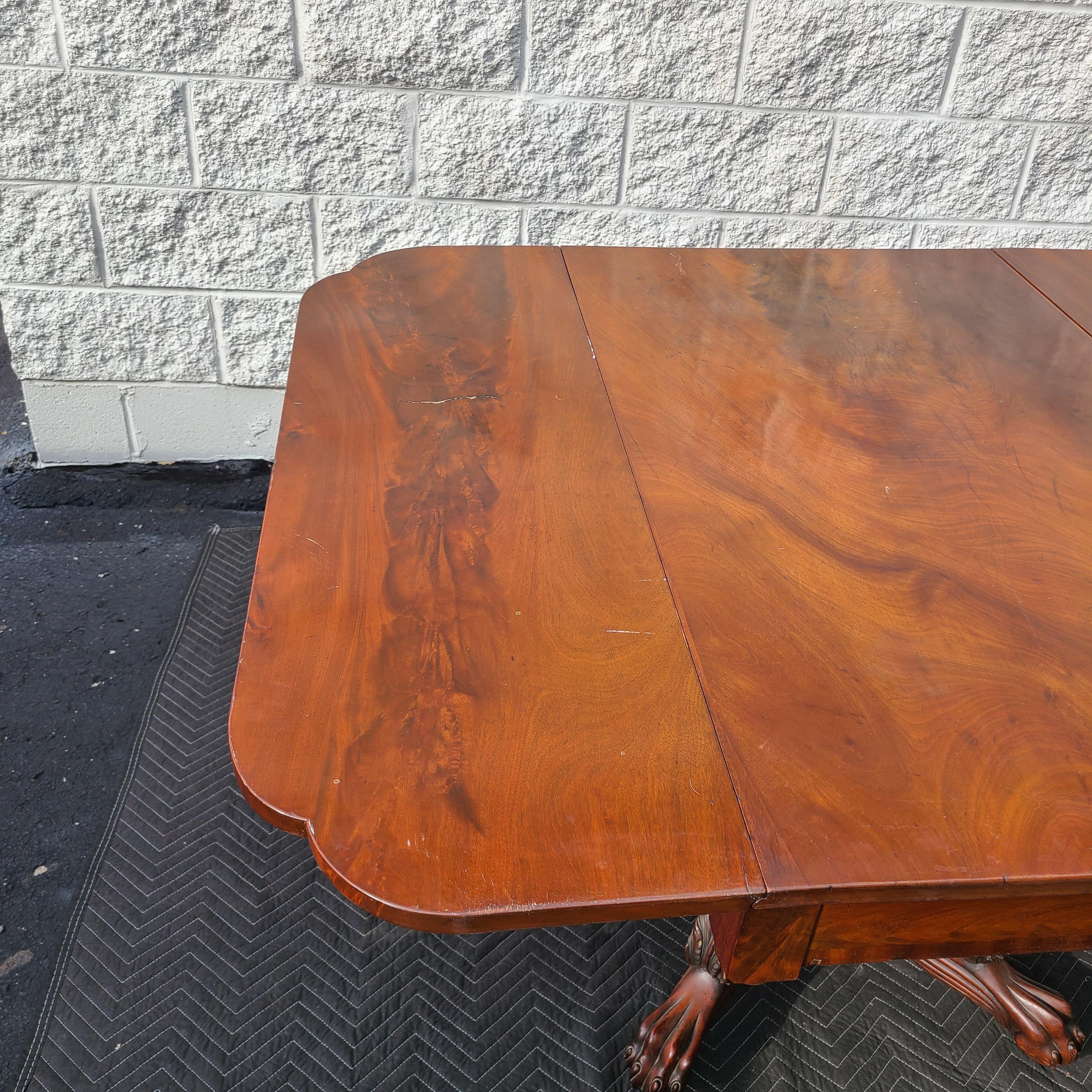 Federal Period Mahogany Carved Drop Leaf Dining Table In Good Condition In Fraser, MI