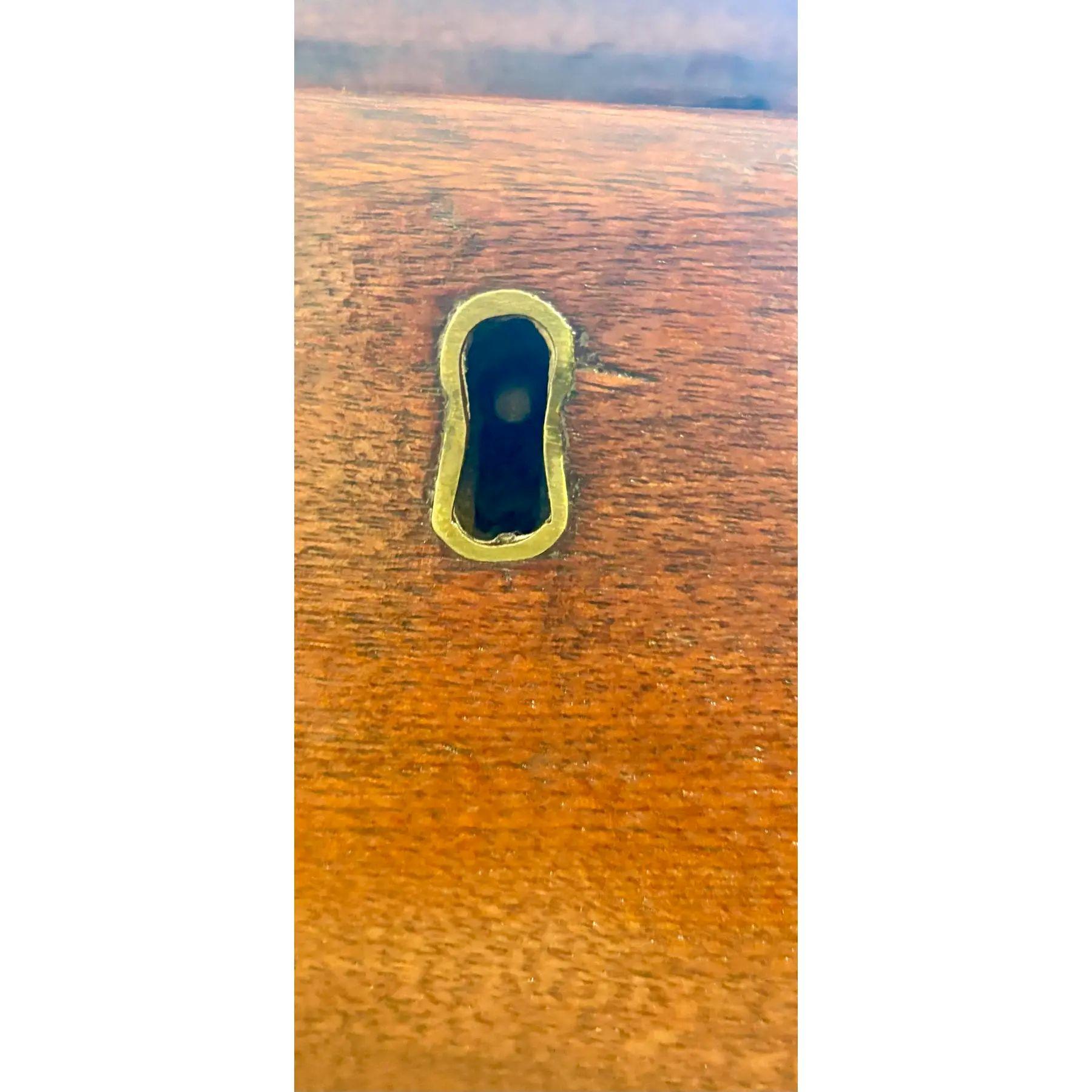 Federal Period Mahogany Chest of Drawers Estadounidense en venta