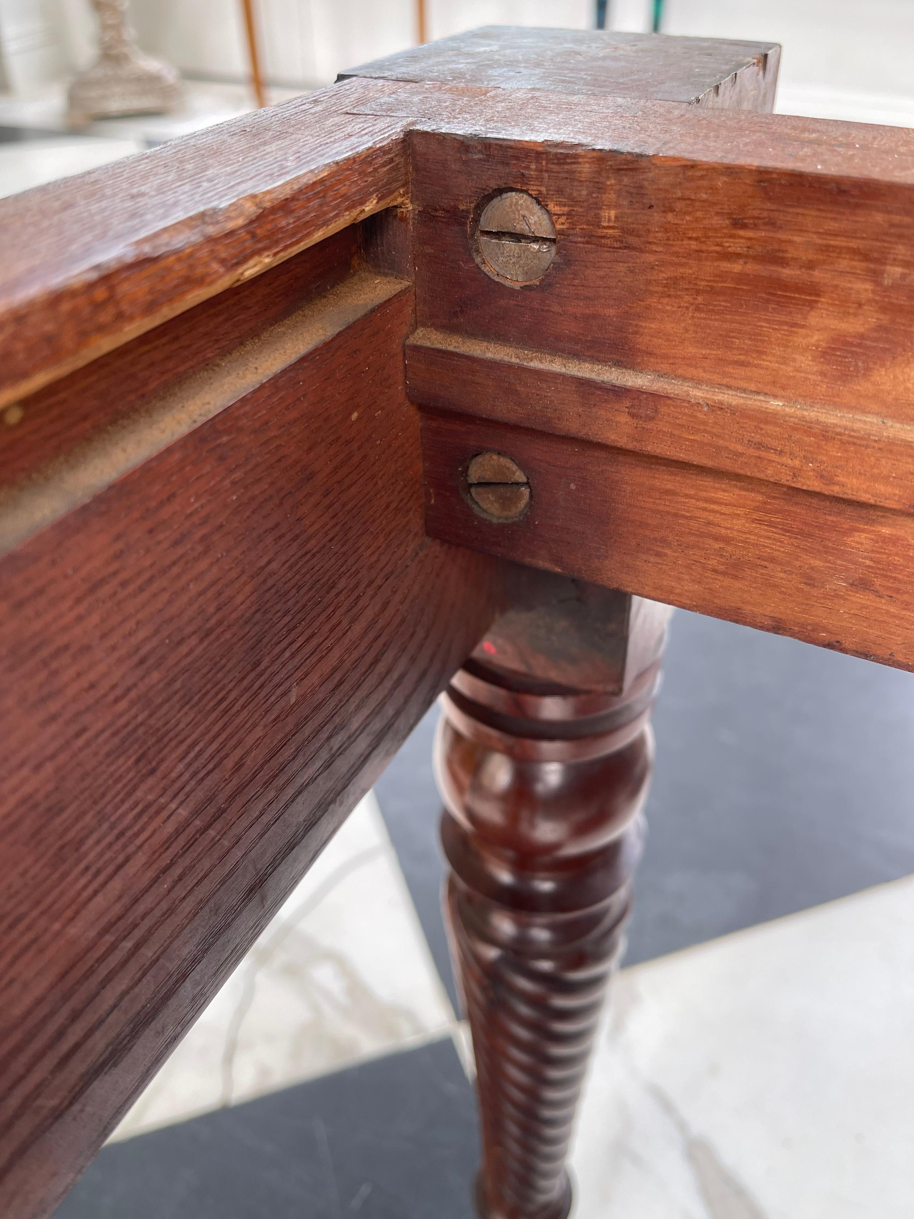 Federal Period Mahogany Dining Table  4