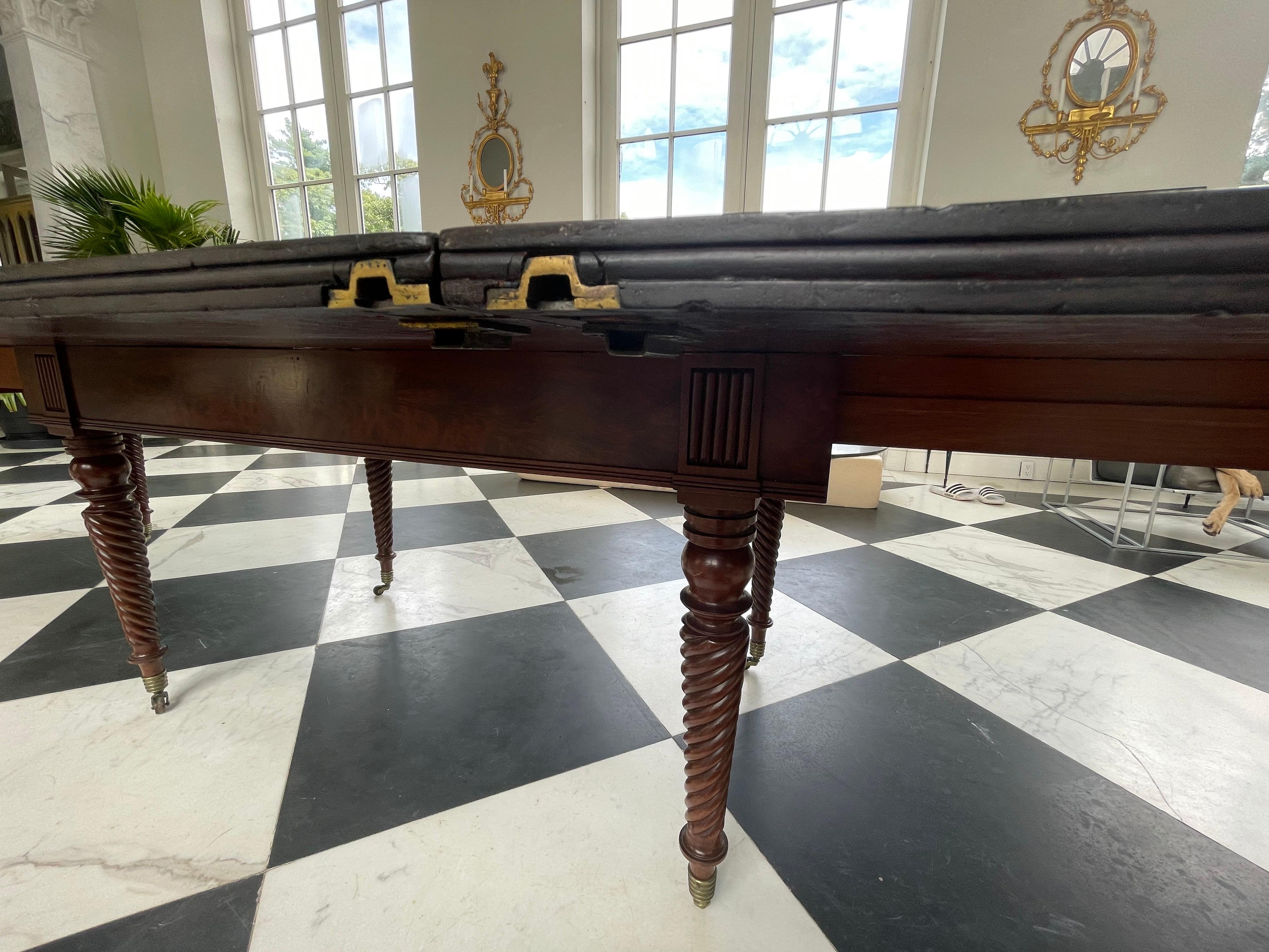 Federal Period Mahogany Dining Table  5