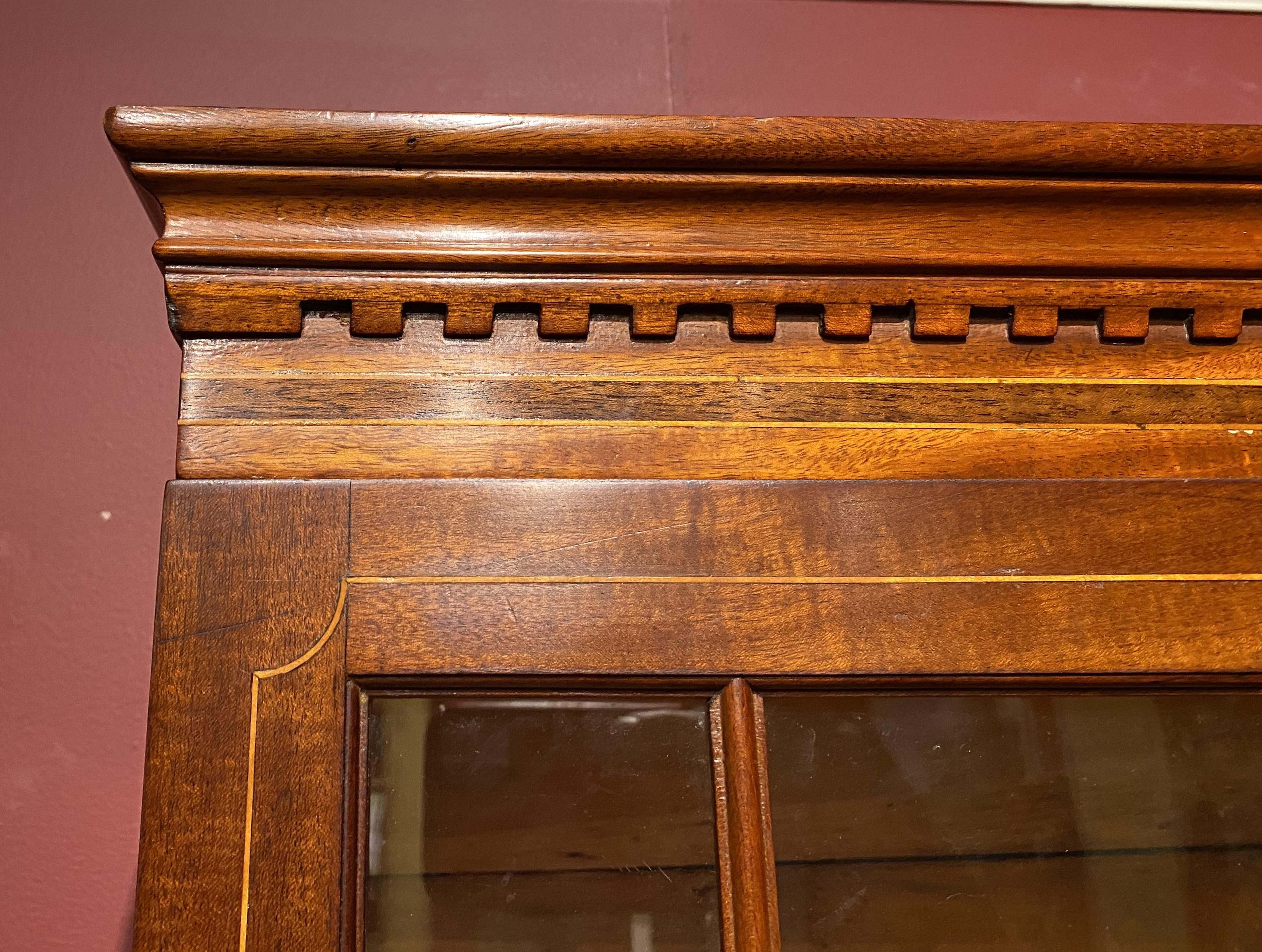 Federal Period Massachusetts Mahogany Secretary Desk with Cylinder Tambour For Sale 8
