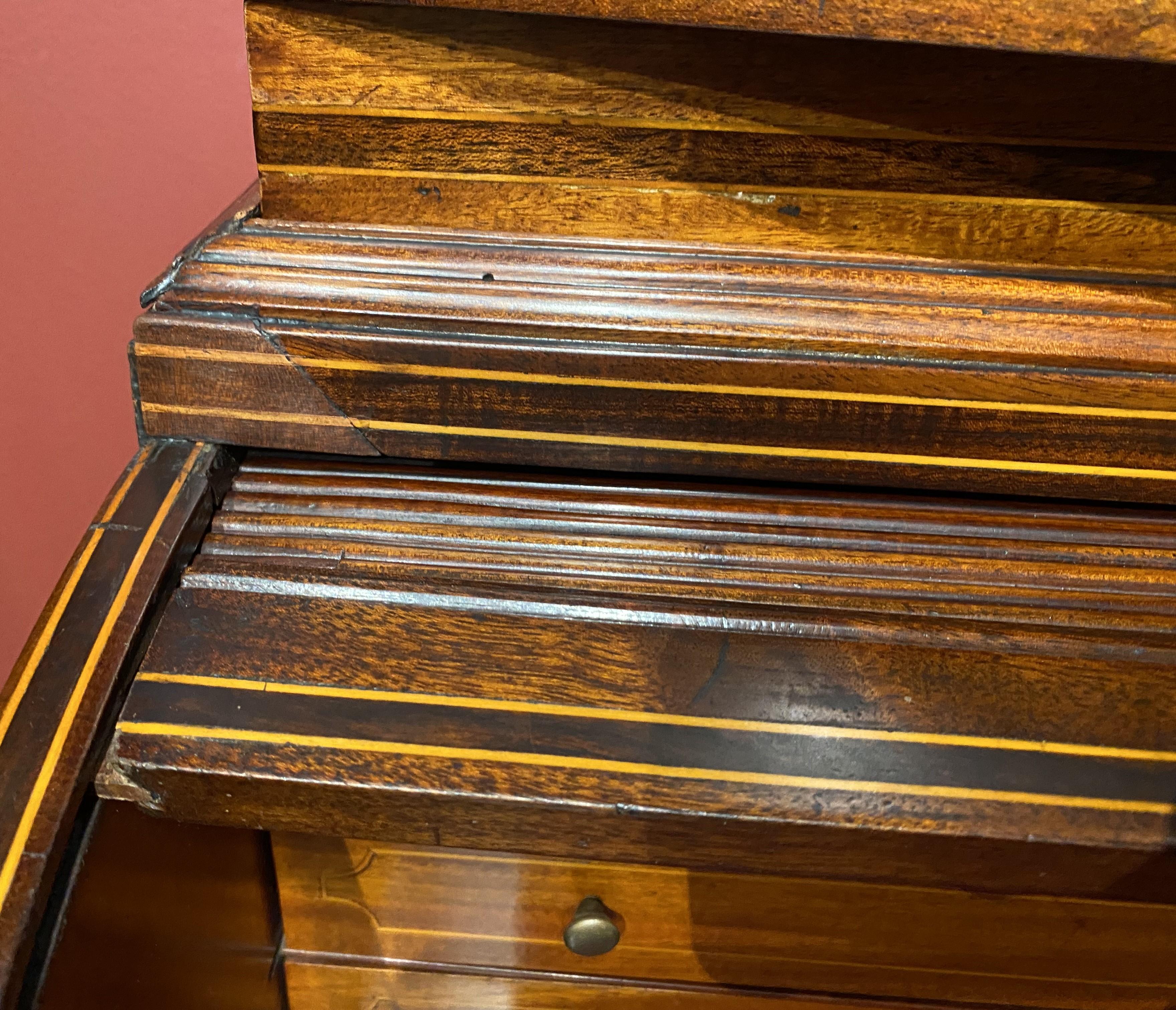Federal Period Massachusetts Mahogany Secretary Desk with Cylinder Tambour For Sale 10