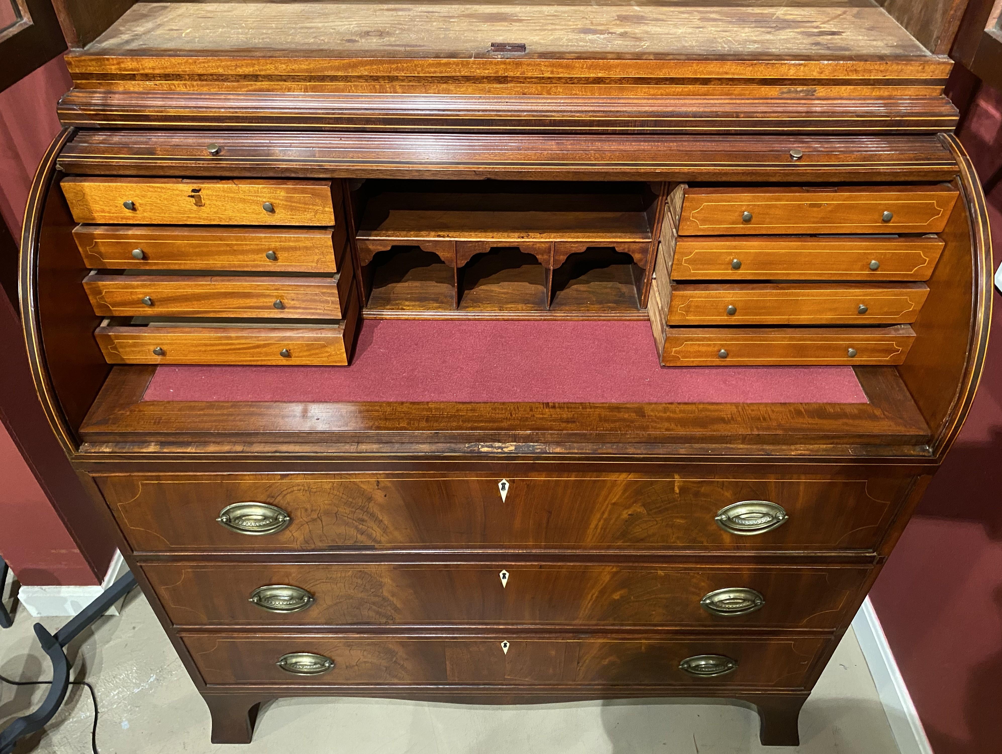 Federal Period Massachusetts Mahogany Secretary Desk with Cylinder Tambour For Sale 2