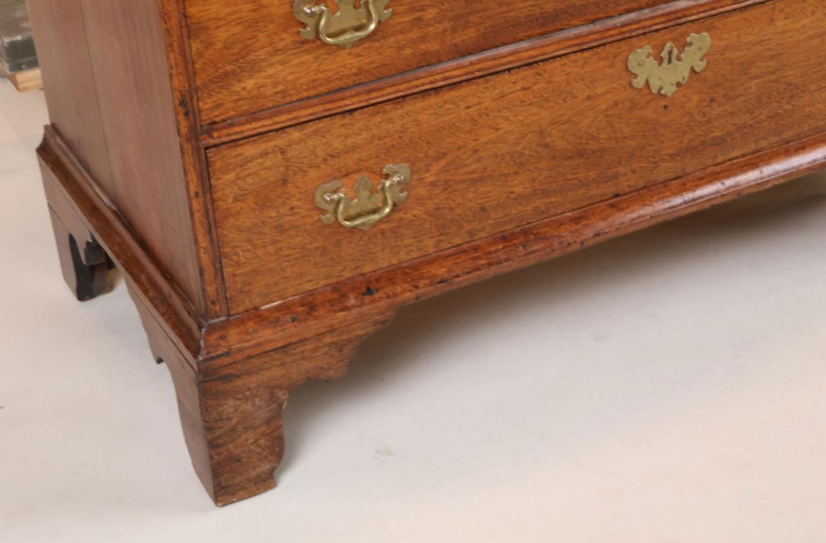 Schräger Schreibtisch aus Kirsche und Mahagoni aus der Bundeszeit, CIRCA 1790 (Federal) im Angebot