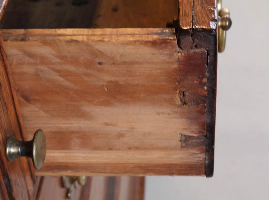 Schräger Schreibtisch aus Kirsche und Mahagoni aus der Bundeszeit, CIRCA 1790 (amerikanisch) im Angebot