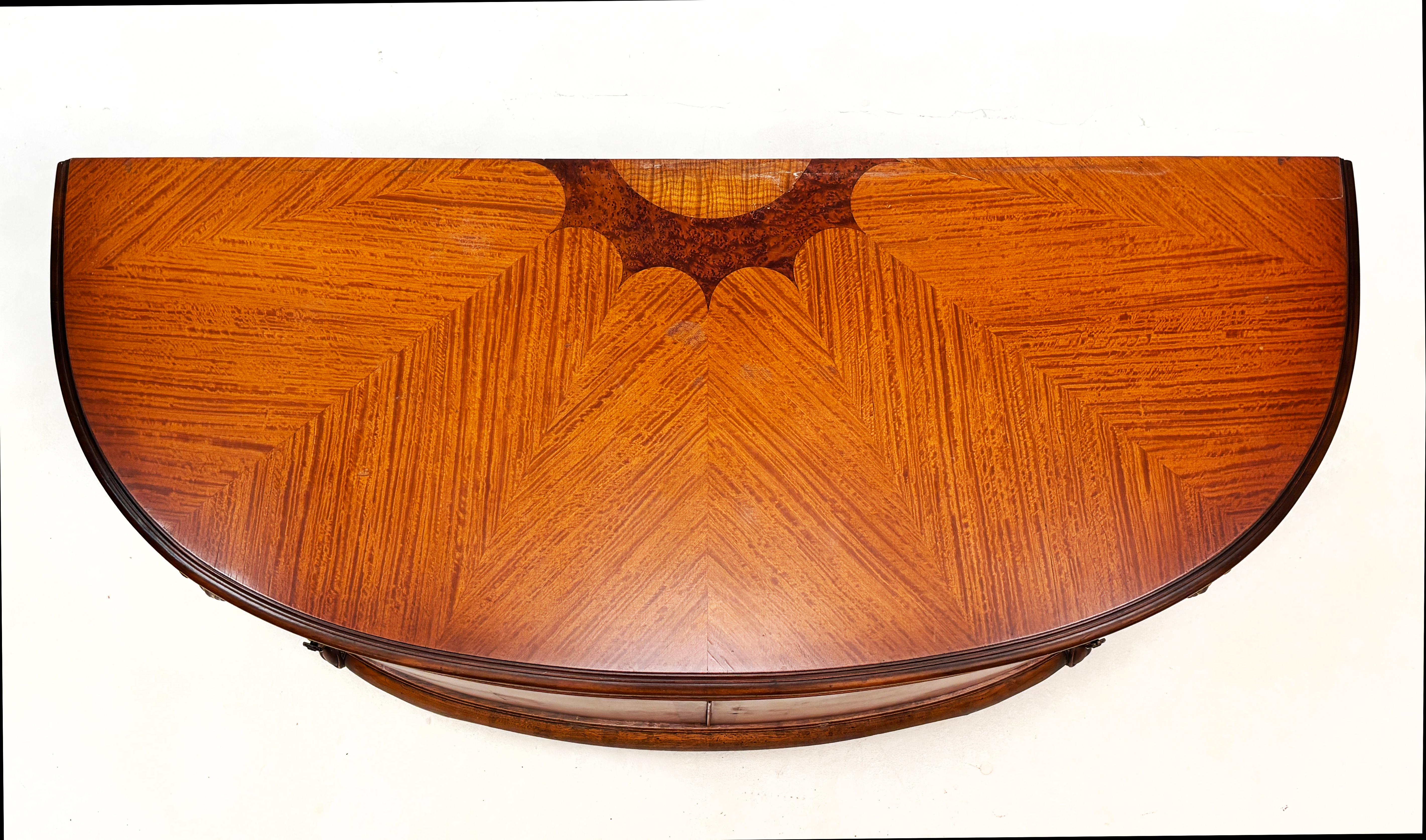 Credenza in stile Feder Revival francese 1915-1930 ca. in vendita 2