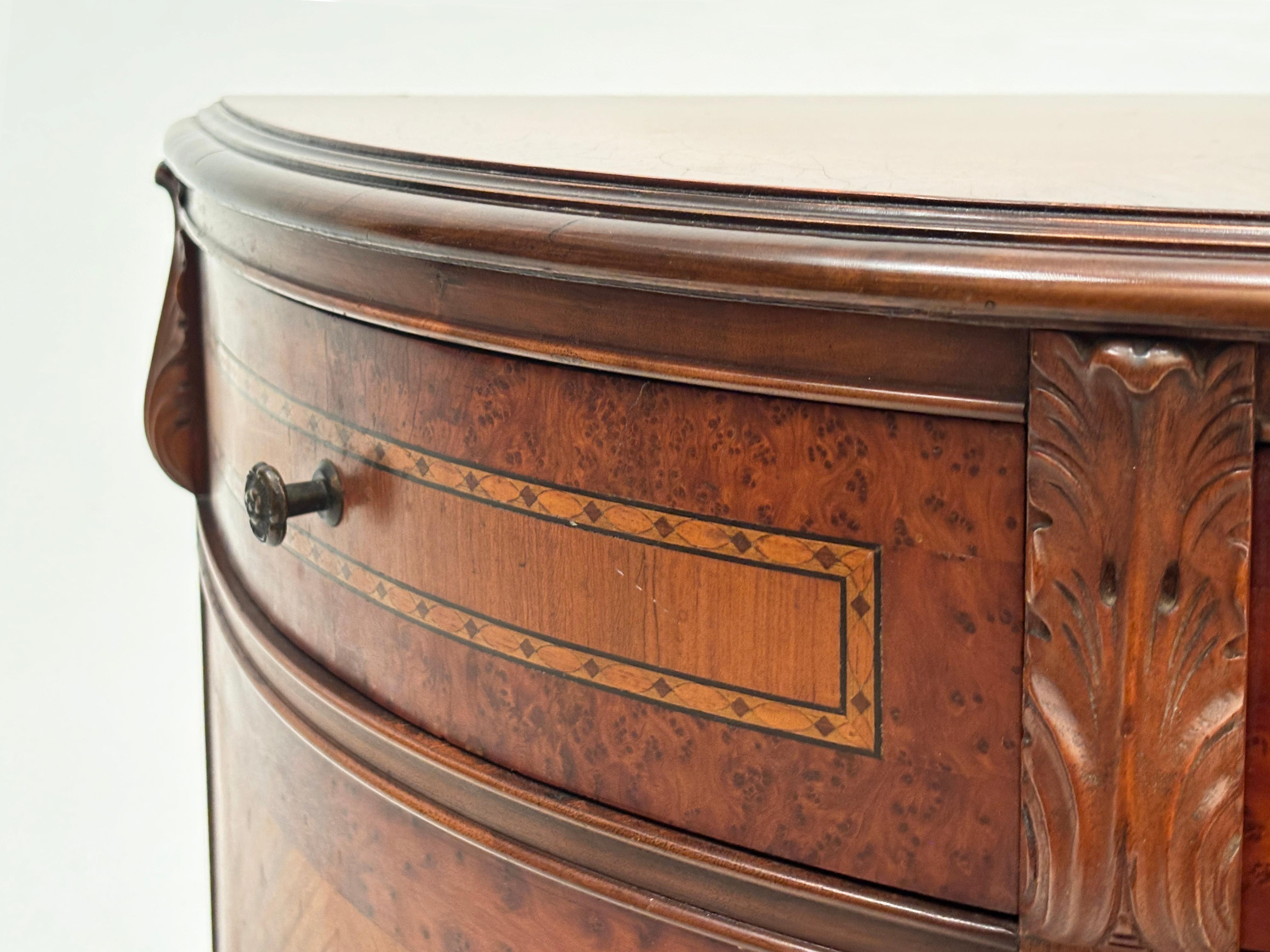 Intagliato a mano Credenza in stile Feder Revival francese 1915-1930 ca. in vendita