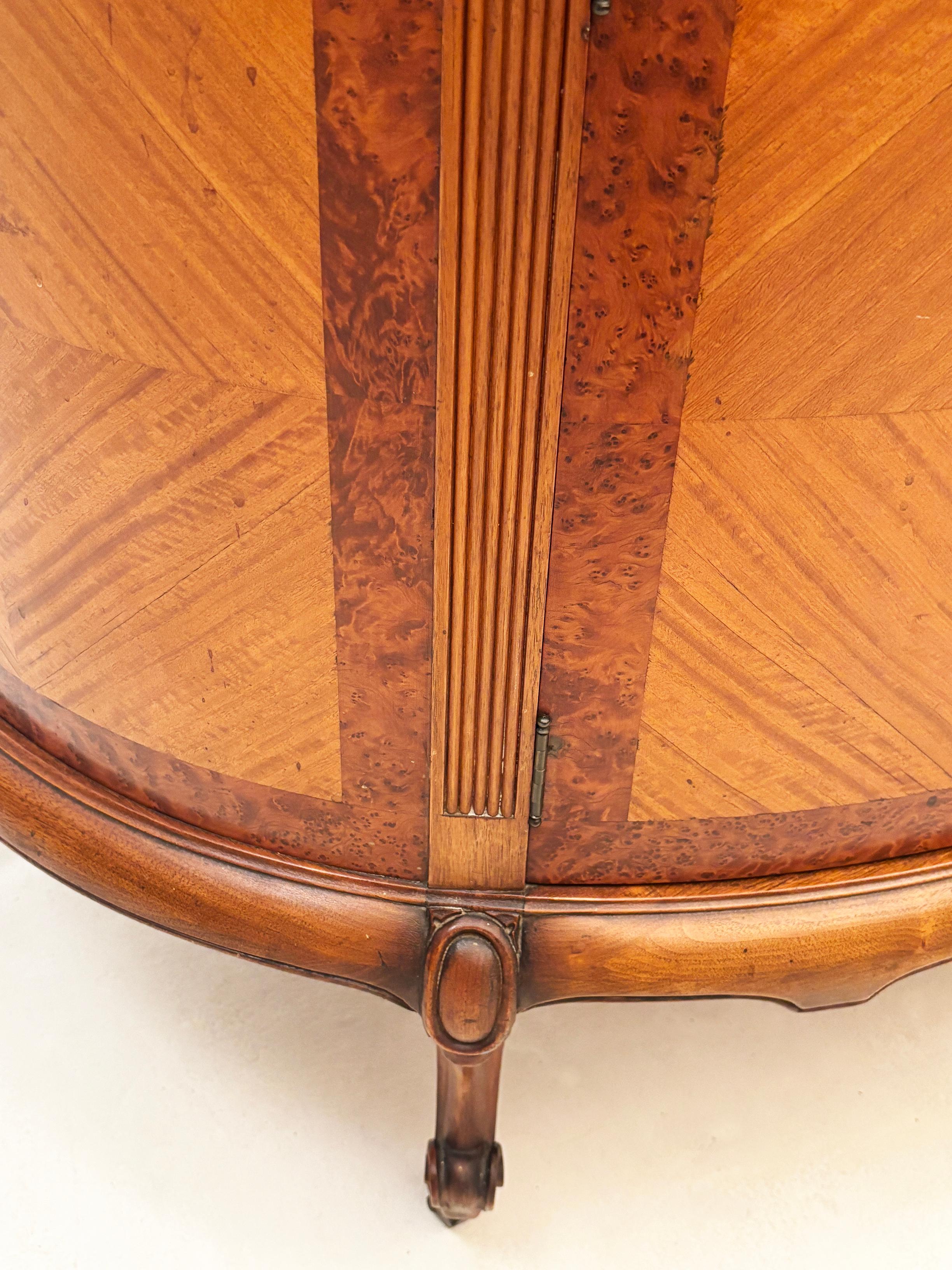 XX secolo Credenza in stile Feder Revival francese 1915-1930 ca. in vendita