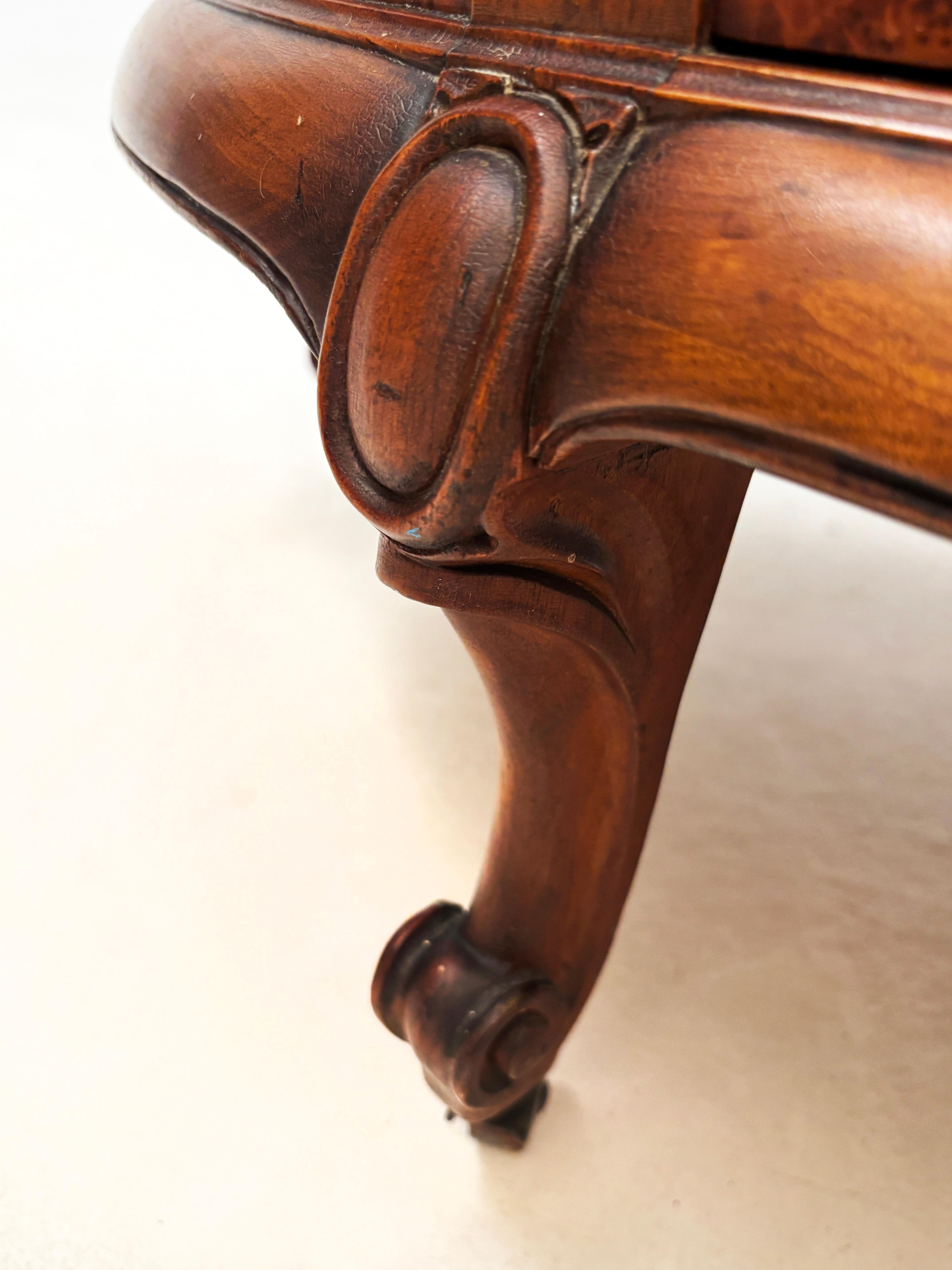 Acero Birdseye Credenza in stile Feder Revival francese 1915-1930 ca. in vendita