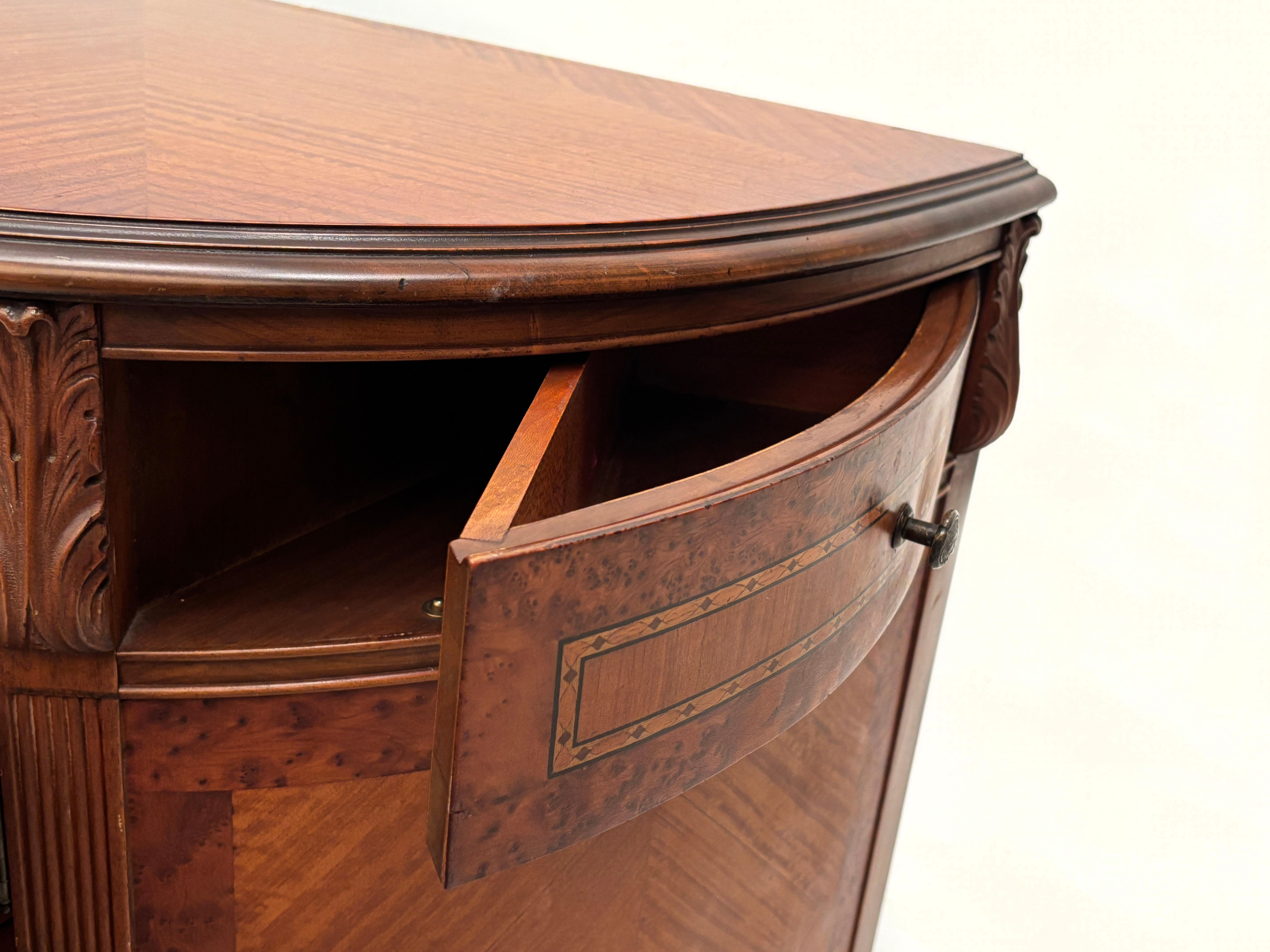 Credenza in stile Feder Revival francese 1915-1930 ca. in vendita 1