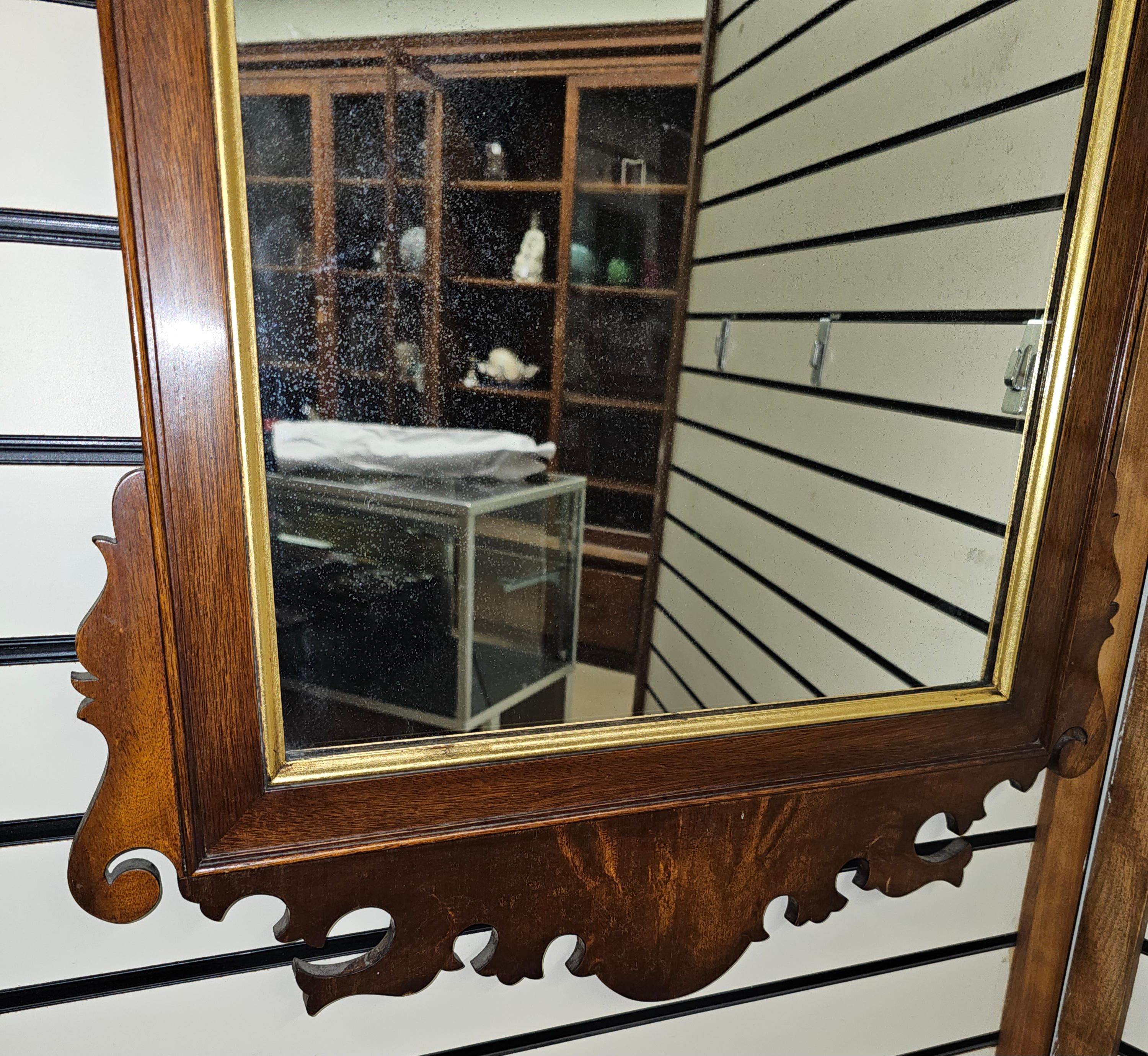 Federal Satinwood Inlaid Carved Mahogany Parcel Gilt And Eglomise Painted Mirror For Sale 3
