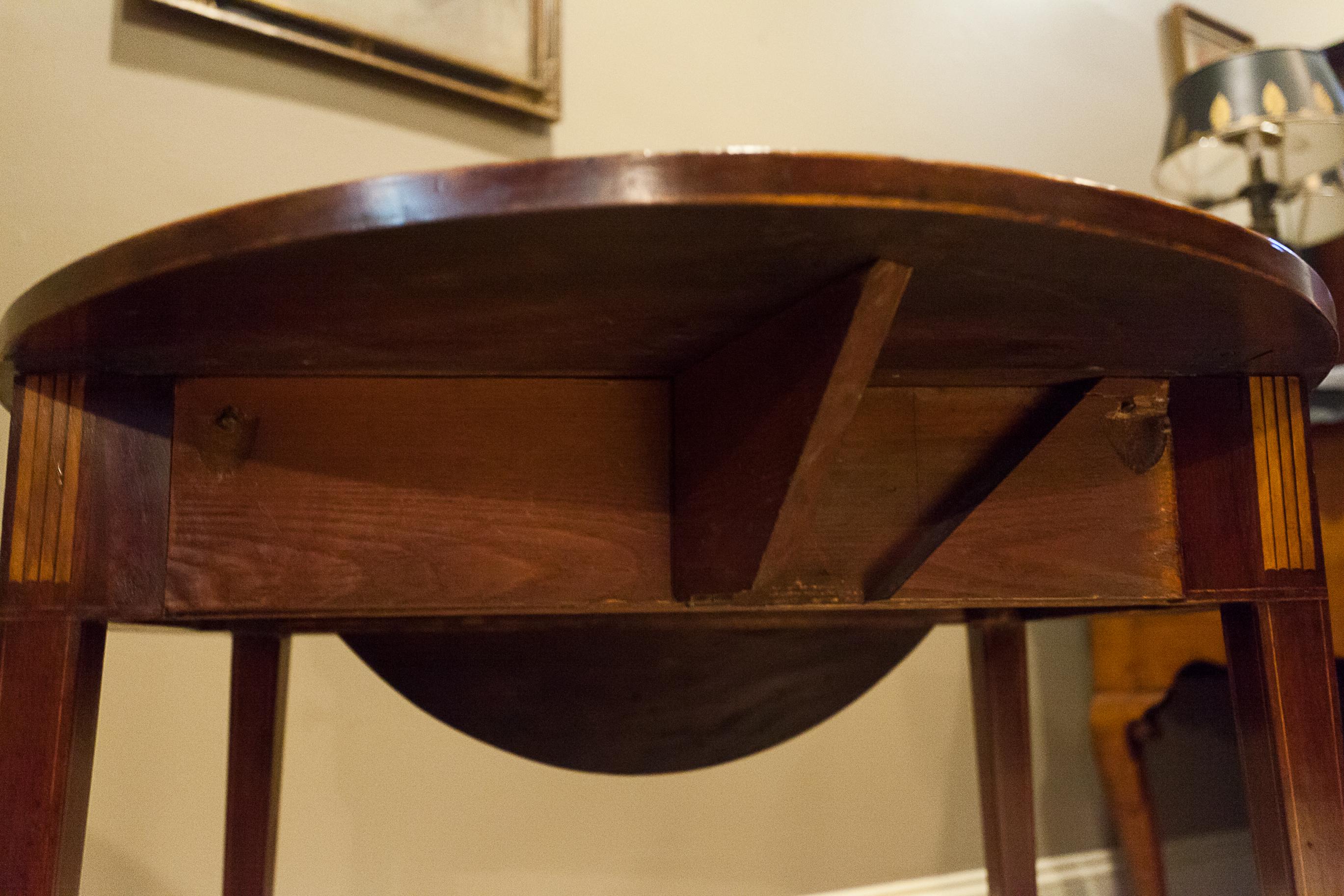 Federal Satinwood Inlaid Mahogany Oval Pembroke Table, New York, circa 1800 For Sale 6