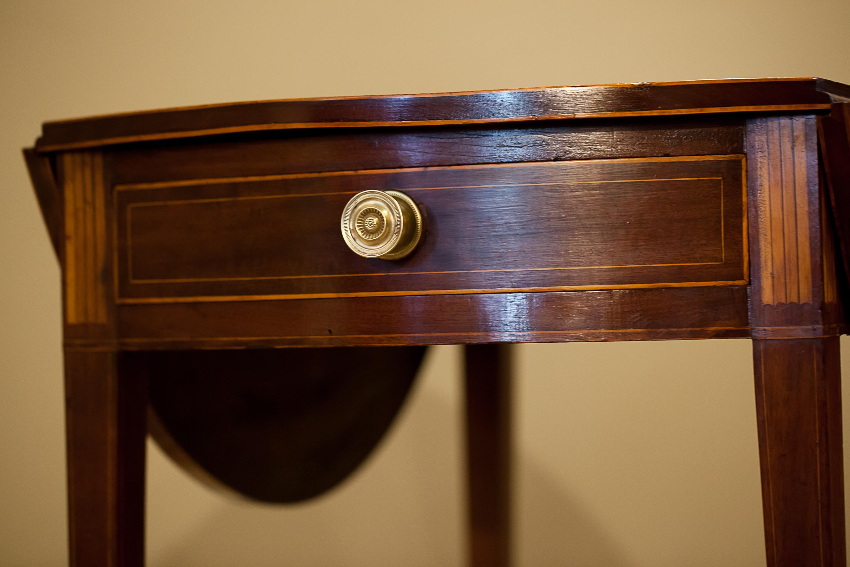 Federal Satinwood Inlaid Mahogany Oval Pembroke Table, New York, circa 1800 For Sale 7