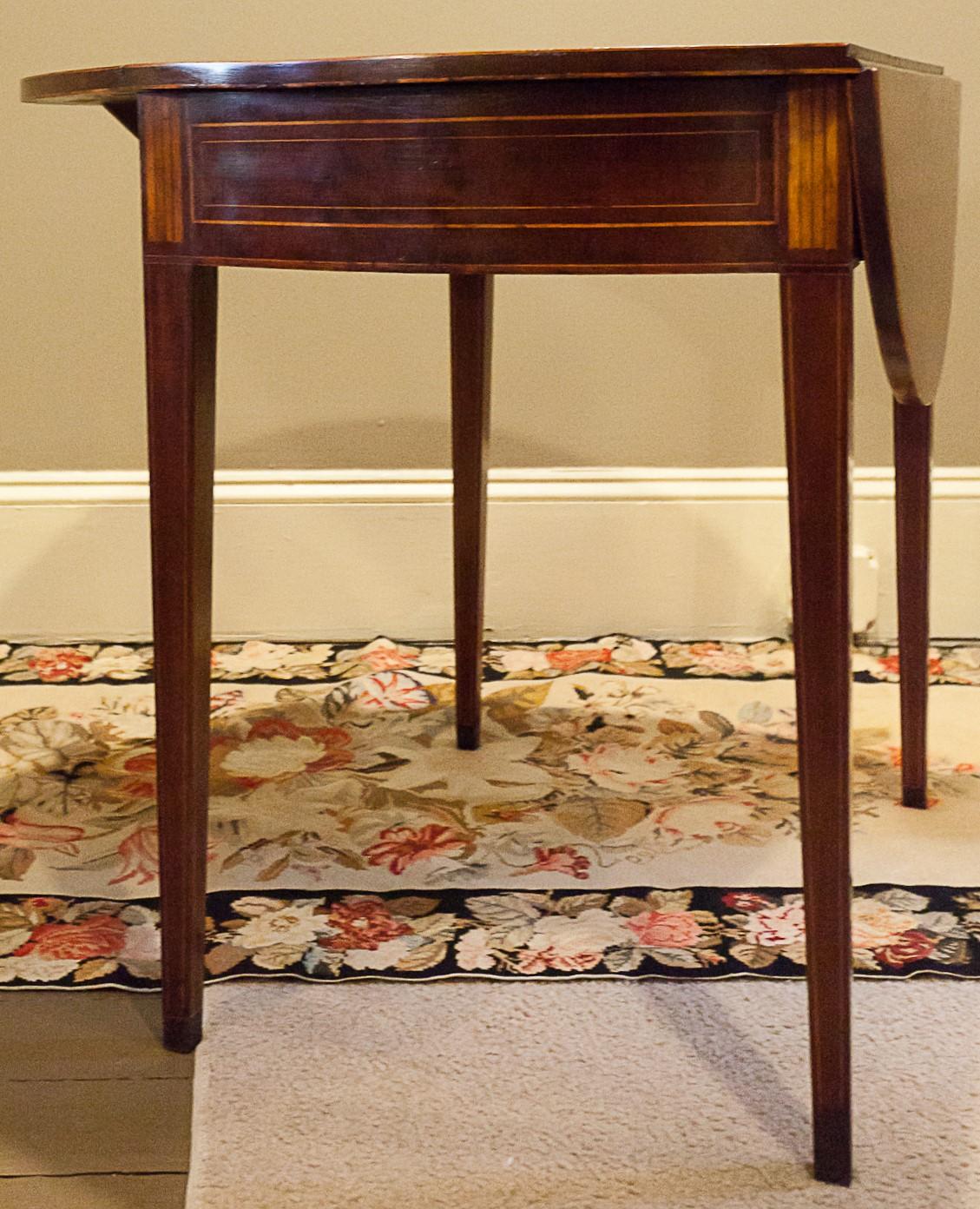 Hepplewhite Federal Satinwood Inlaid Mahogany Oval Pembroke Table, New York, circa 1800 For Sale