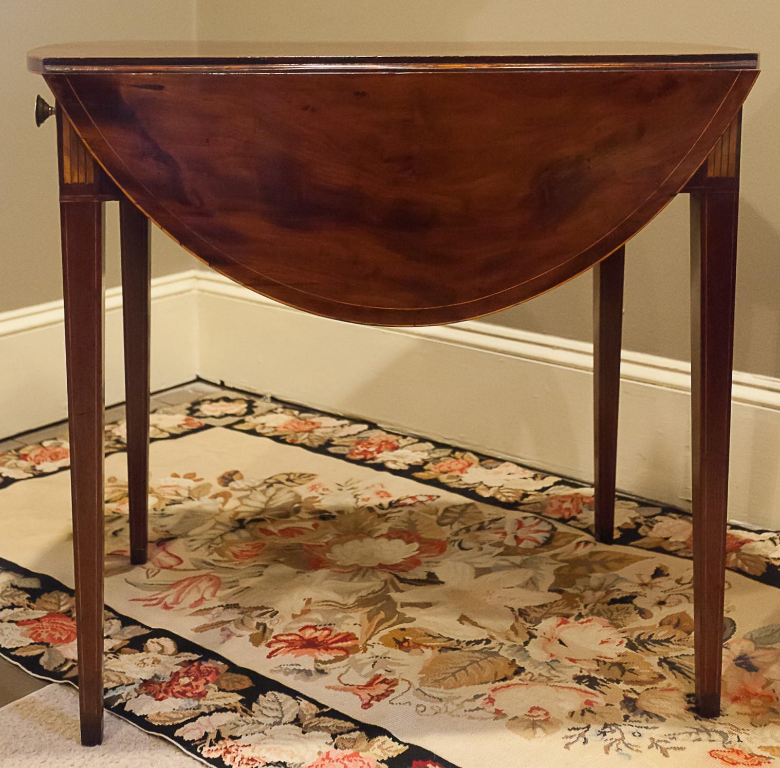 19th Century Federal Satinwood Inlaid Mahogany Oval Pembroke Table, New York, circa 1800 For Sale