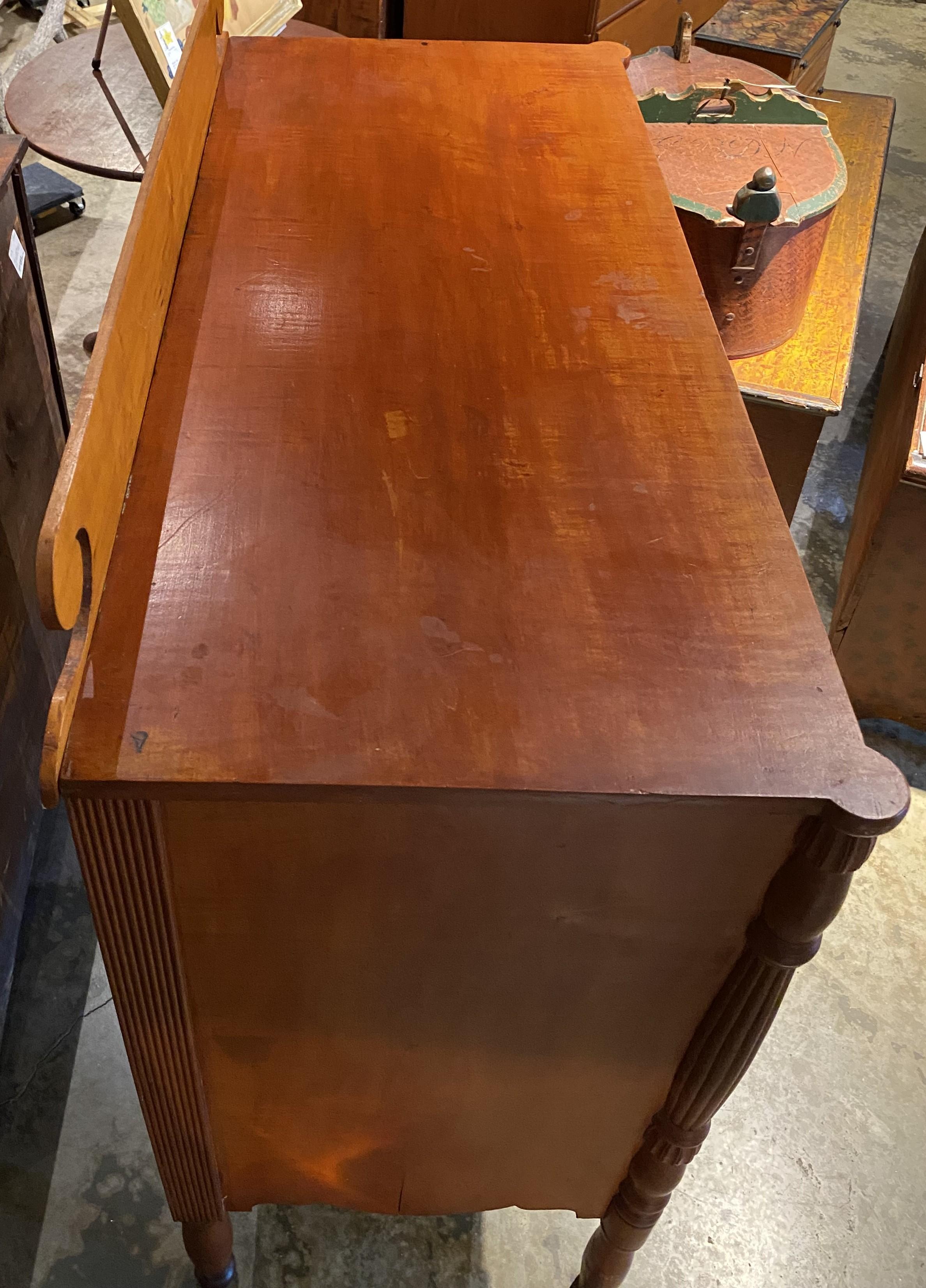 Federal Sheraton Chest with Birdseye Maple Drawer Fronts circa 1820 In Good Condition In Milford, NH