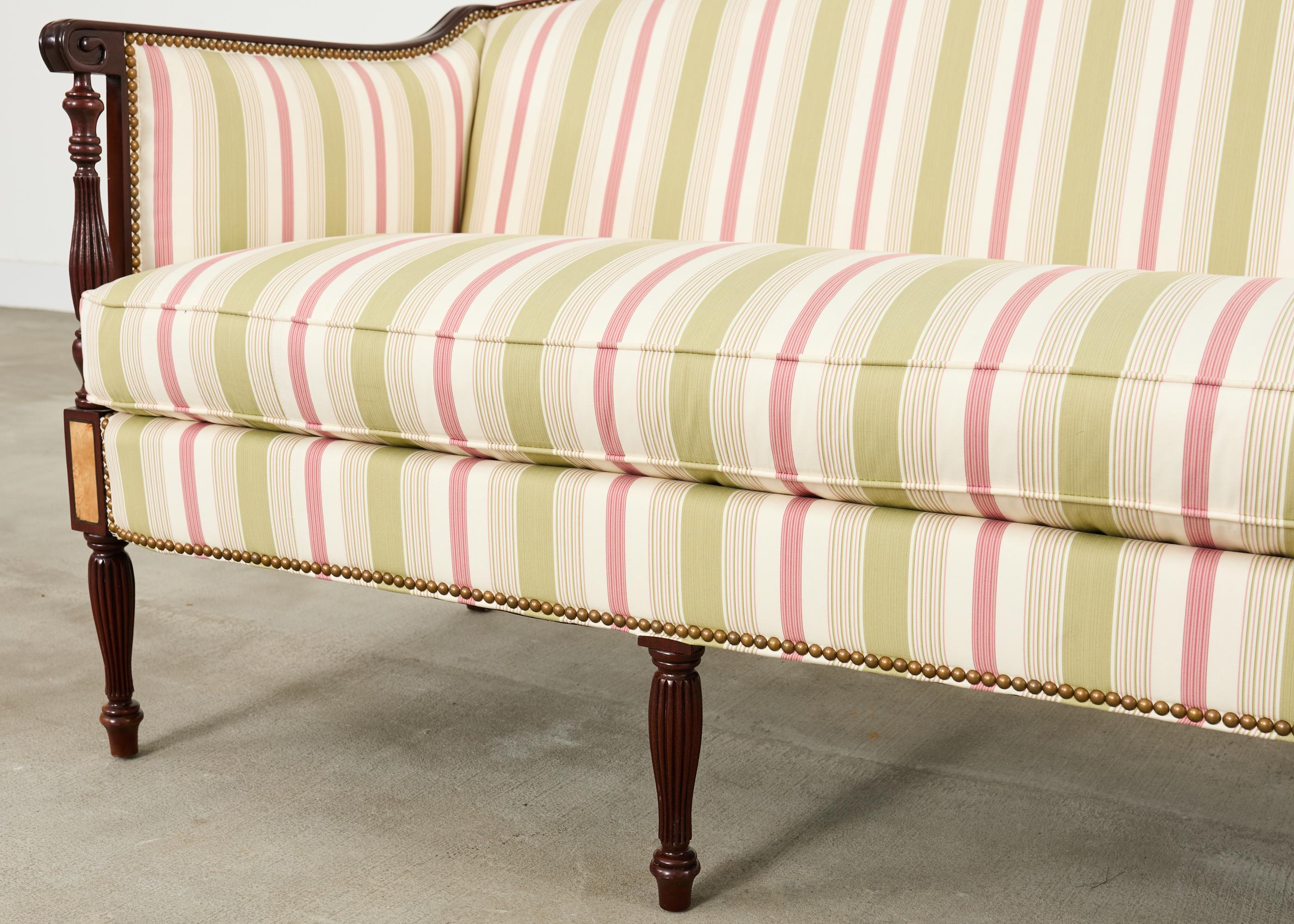 Federal Sheraton Style Mahagoni Sofa Settee von Hickory Chair im Angebot 5