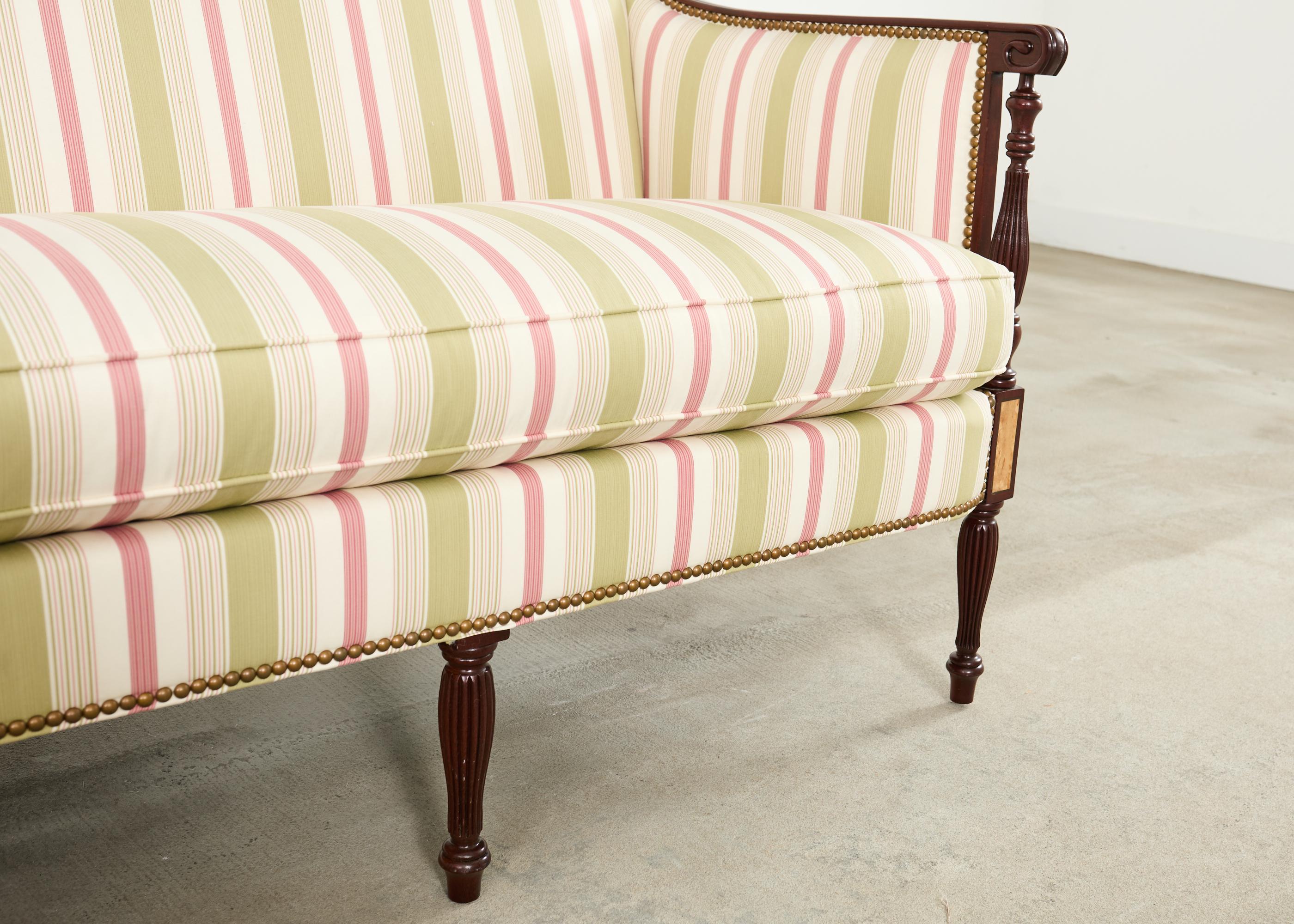 Federal Sheraton Style Mahagoni Sofa Settee von Hickory Chair im Angebot 6
