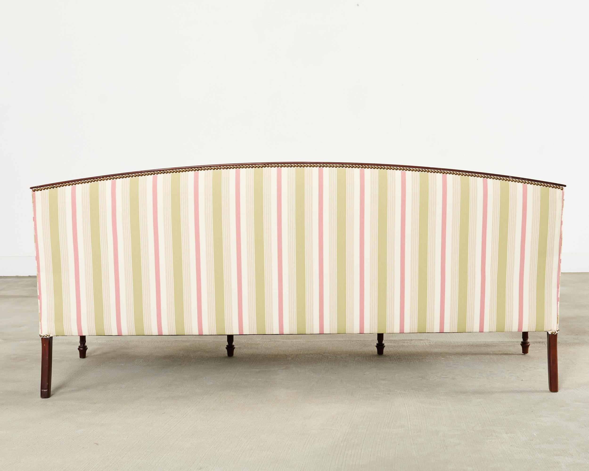 Federal Sheraton Style Mahagoni Sofa Settee von Hickory Chair im Angebot 13