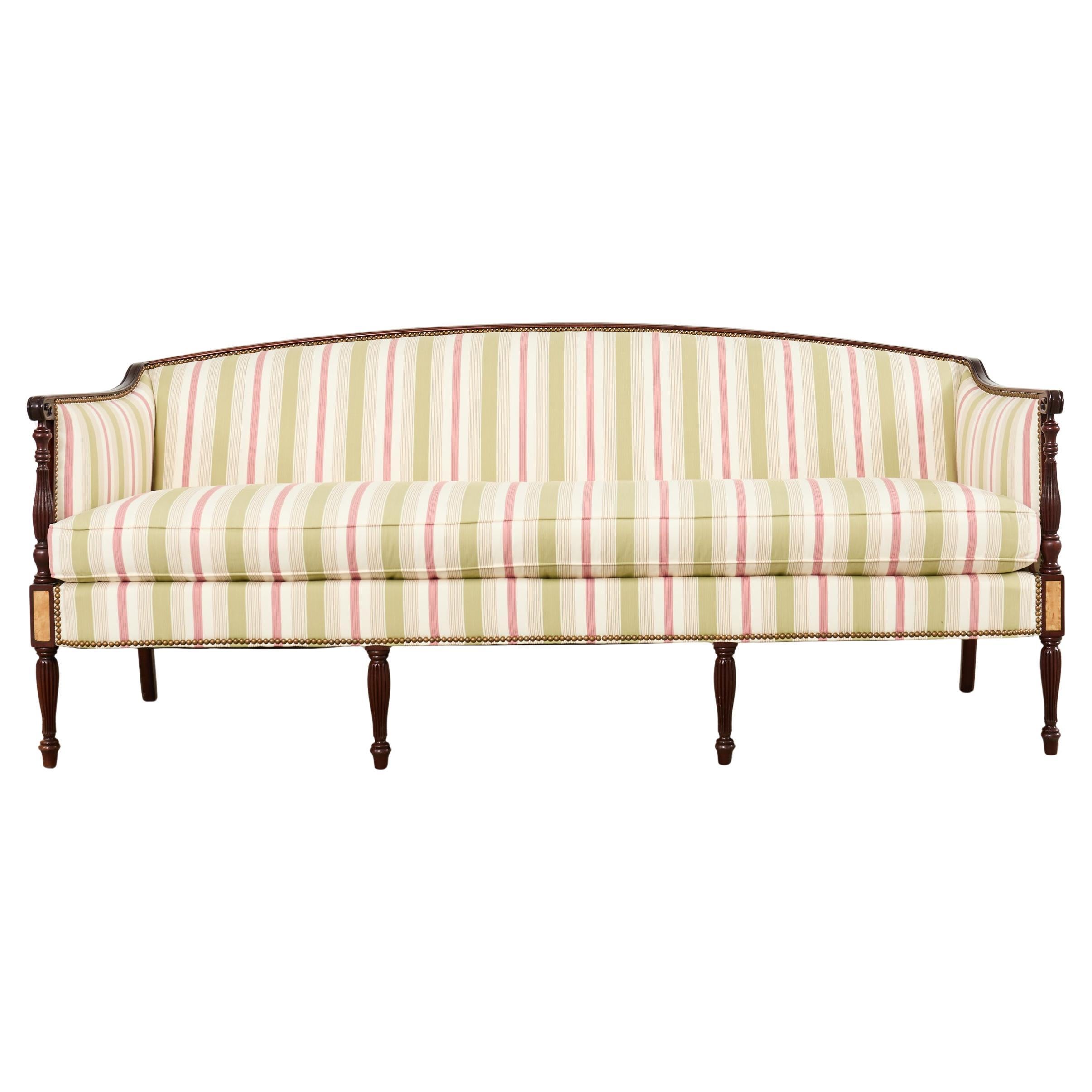 Canapé en acajou de style Feder Sheraton par Hickory Chair