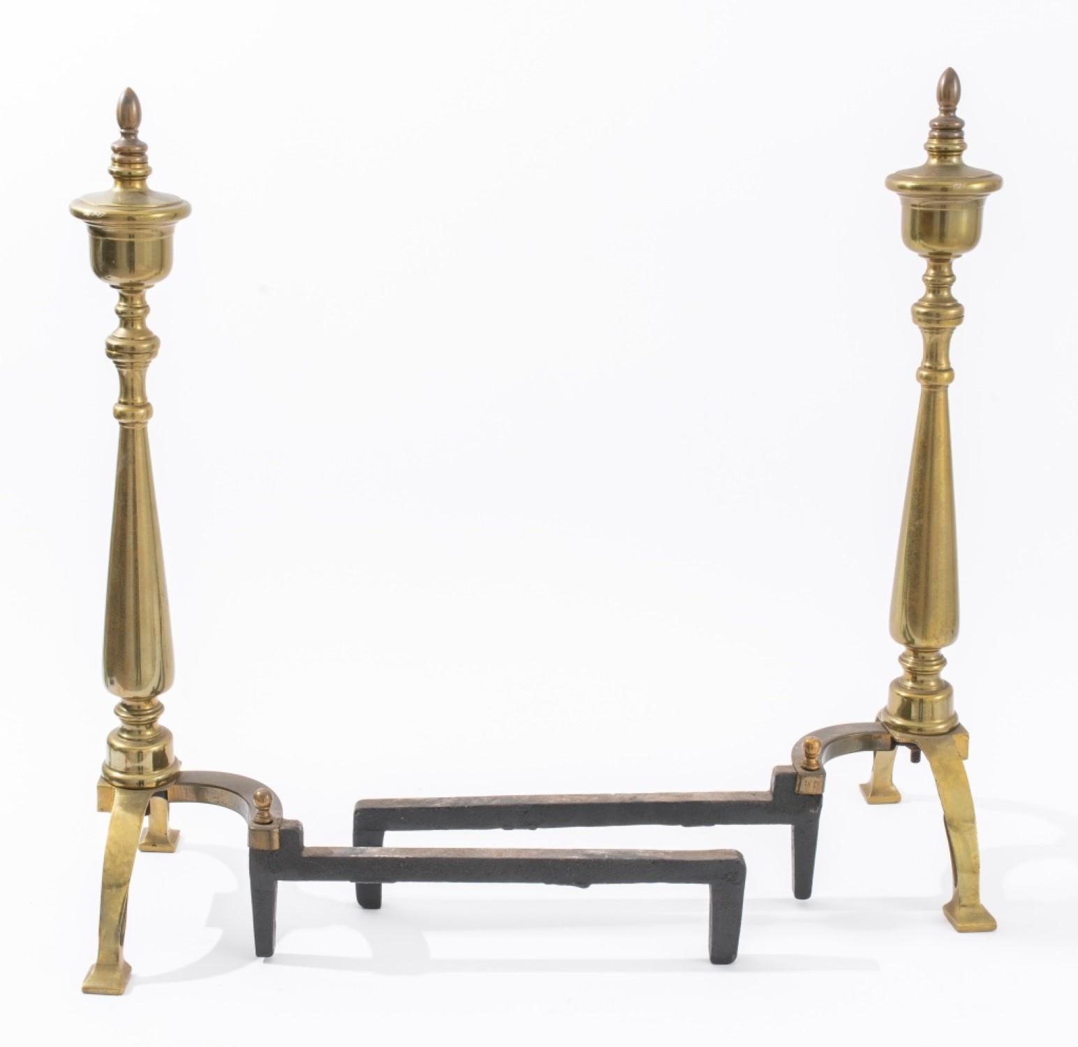 Federal Style Messing Andirons, Paar im Zustand „Gut“ im Angebot in New York, NY