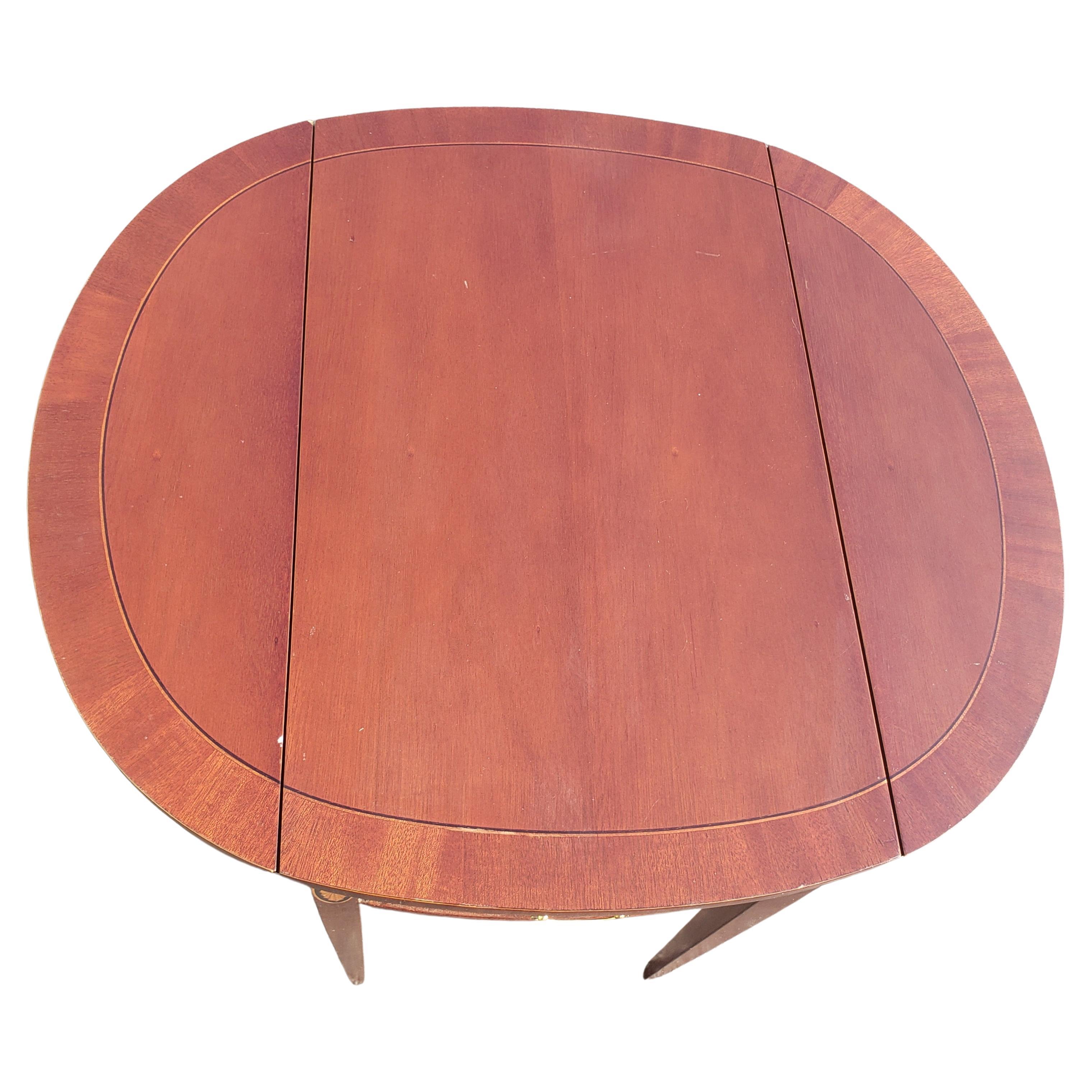 Federal Style Councill Craftmen Mahagoni-Beistelltisch mit Intarsien aus Pembroke-Blatt im Zustand „Gut“ im Angebot in Germantown, MD
