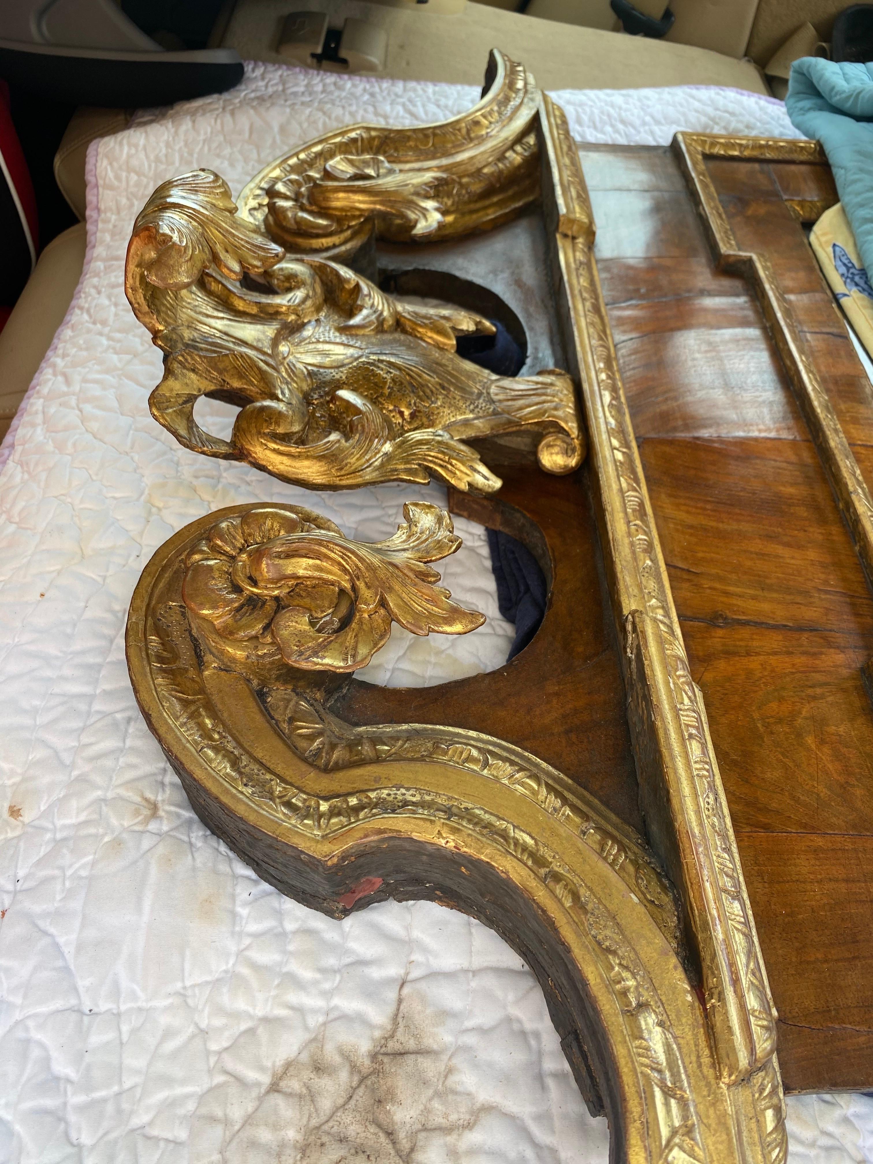 Federal Style Gilded Carved Wood Mirror, 19th Century For Sale 9