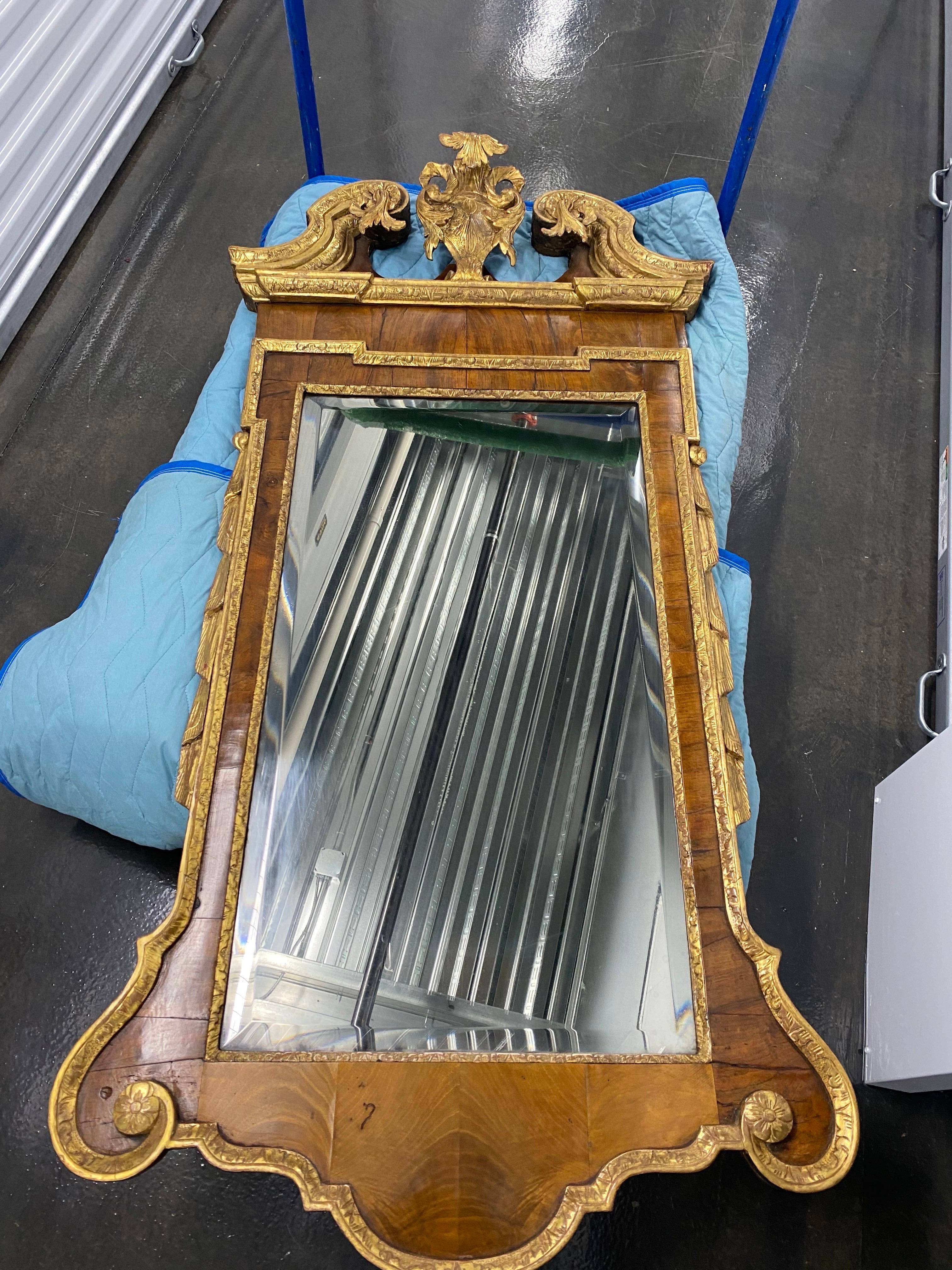 Federal Style Gilded Carved Wood Mirror, 19th Century For Sale 4