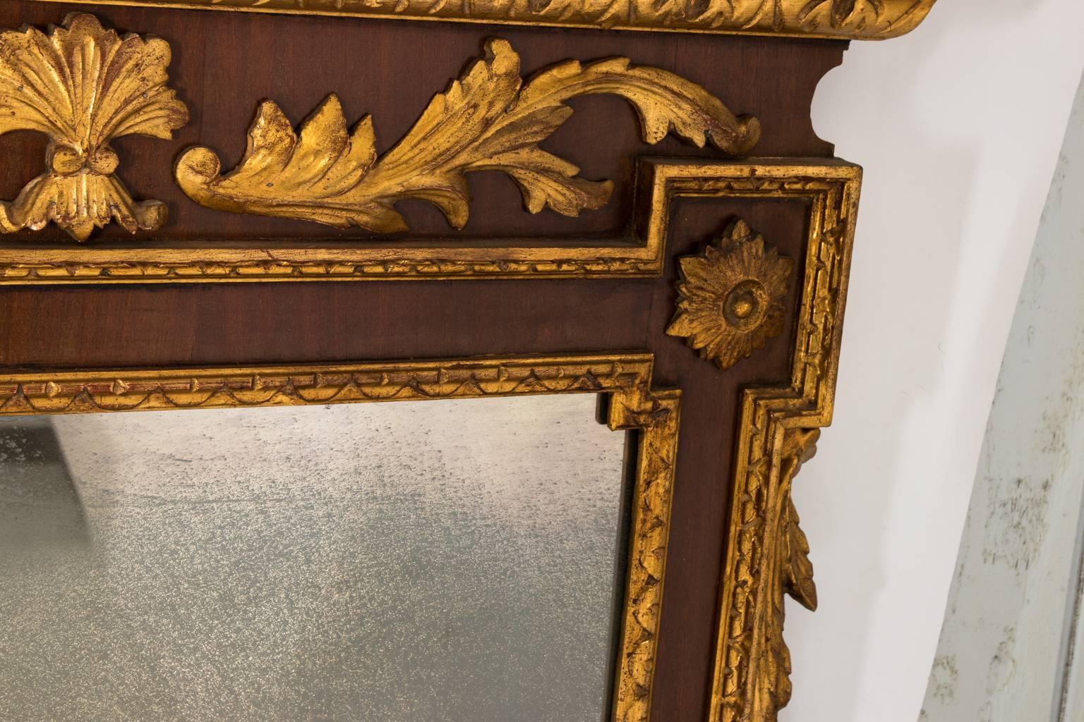 Federal style mirror that features a broken scroll pediment with an eagle ornament, circa early 19th century.
 