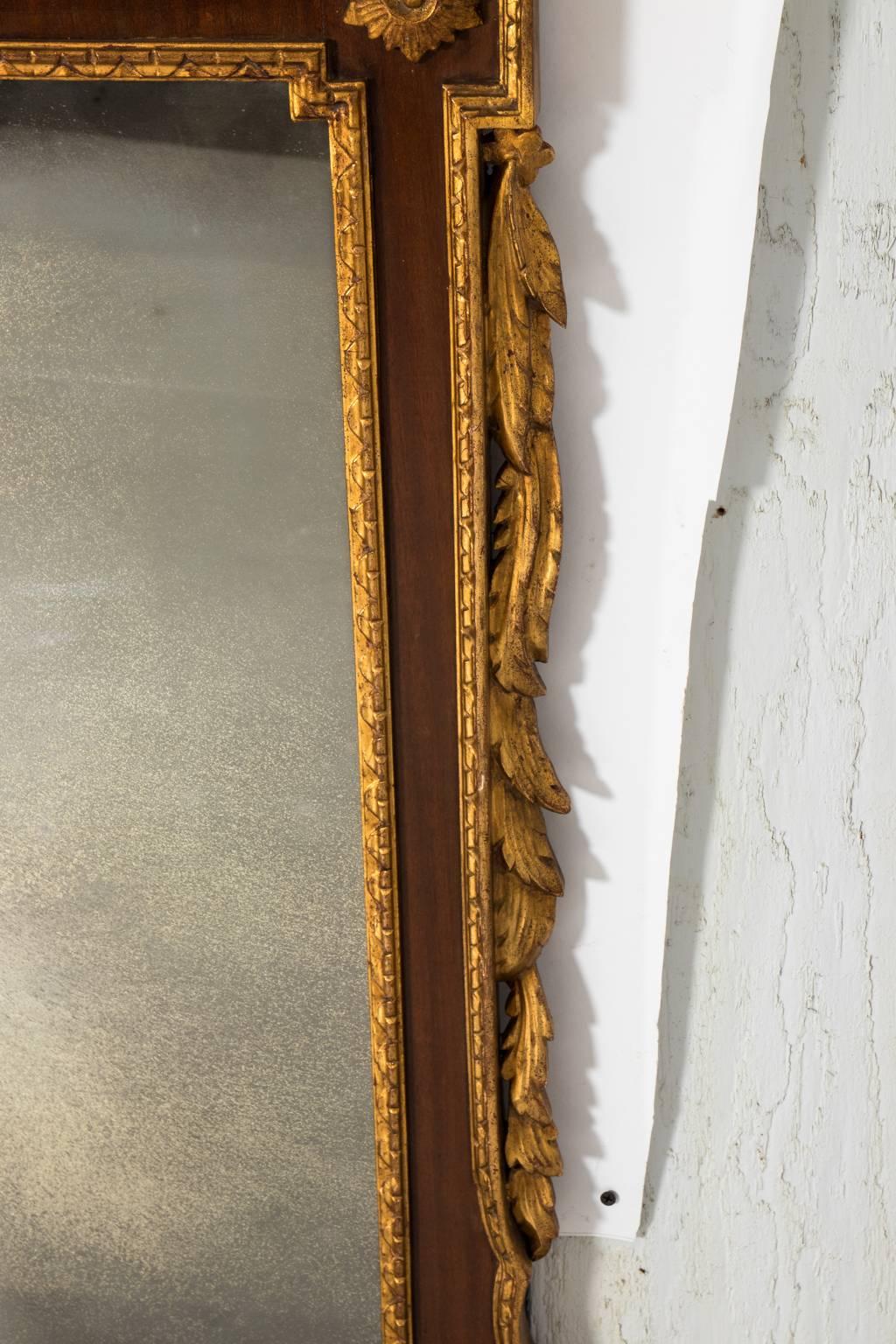 Federal Style Gilded Mirror In Good Condition In Stamford, CT