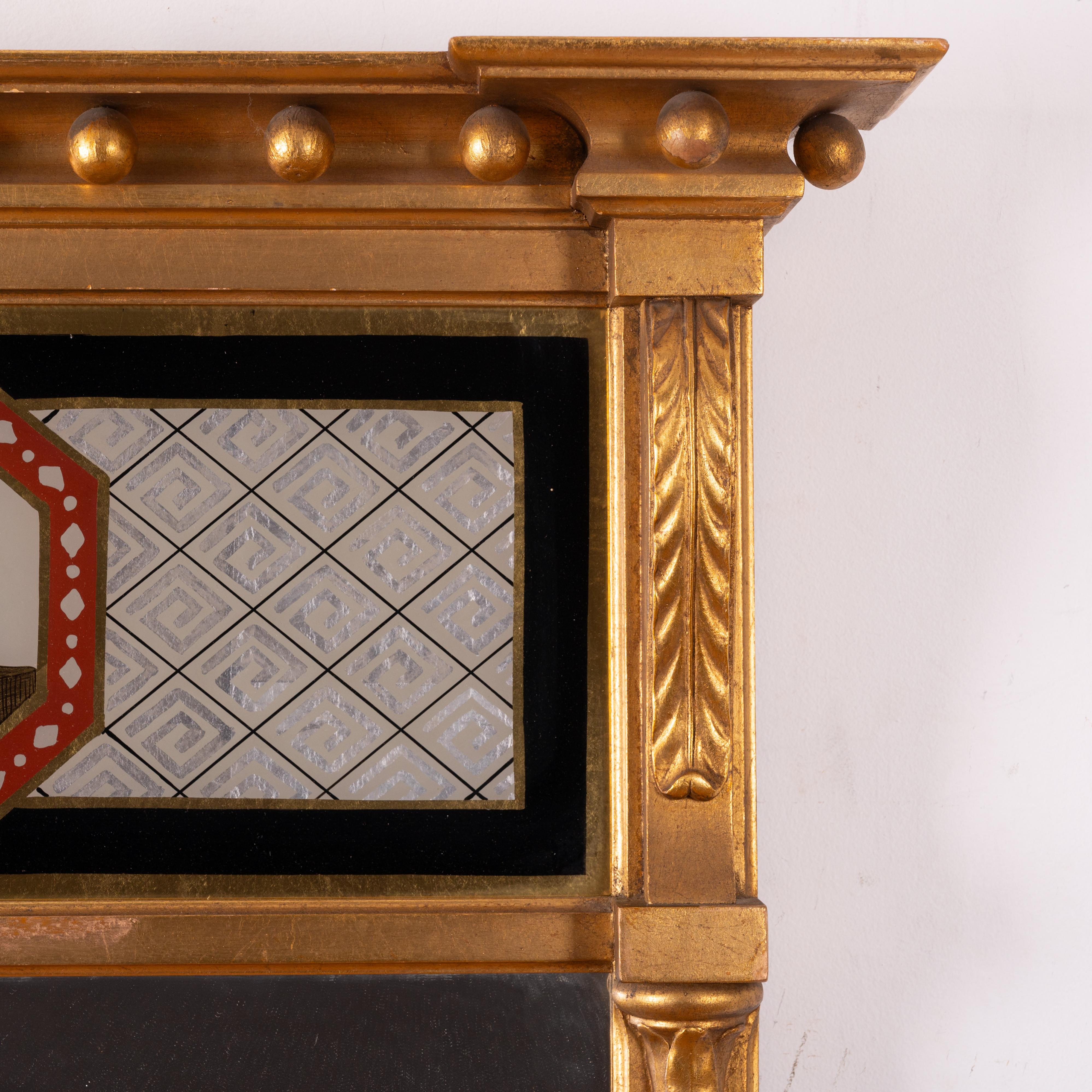 Fédéral Miroir d'églomisé doré de style Feder en vente