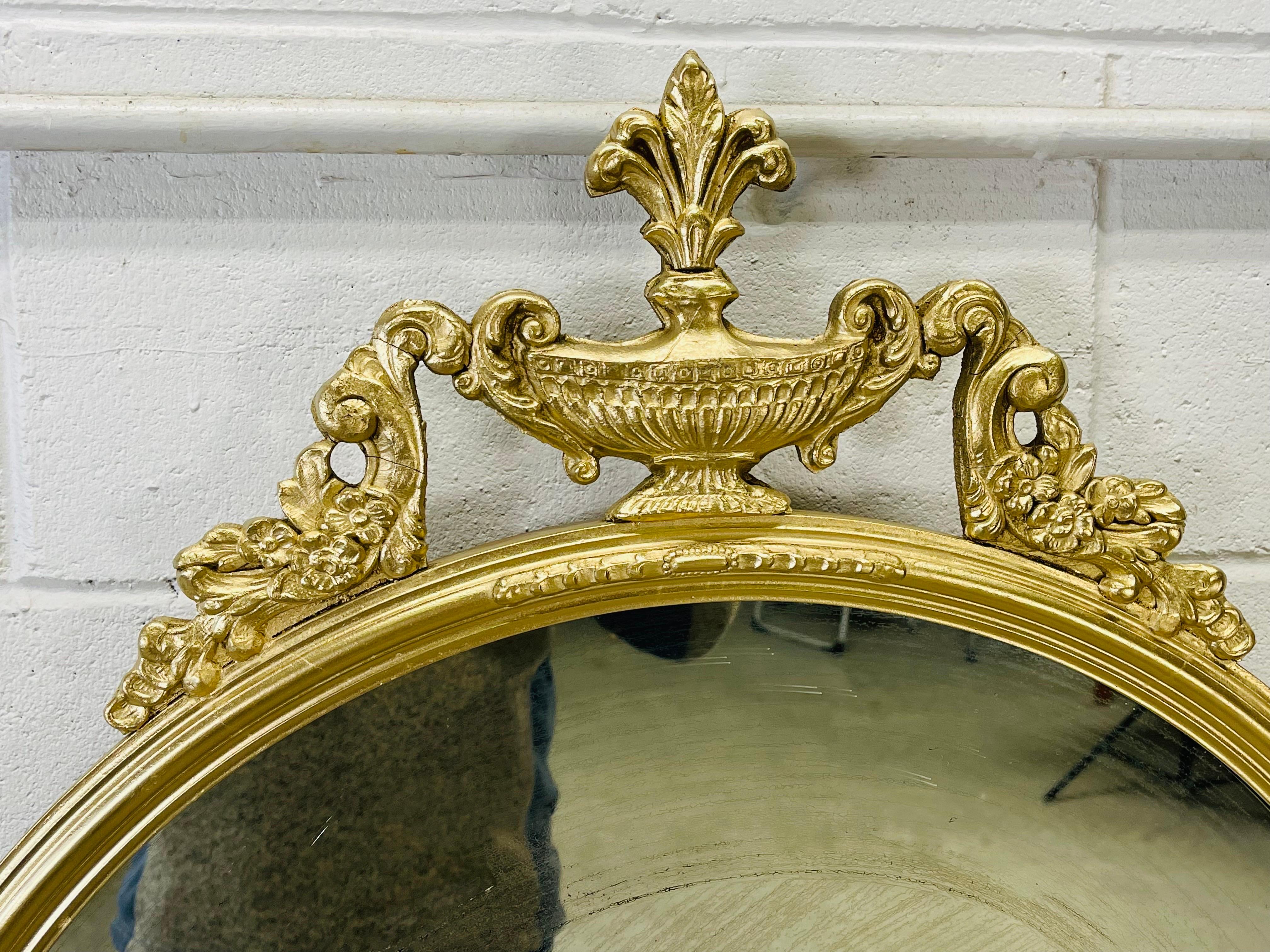 Federal Style Gilt Painted Wood Round Wall Mirror In Good Condition For Sale In Amherst, NH