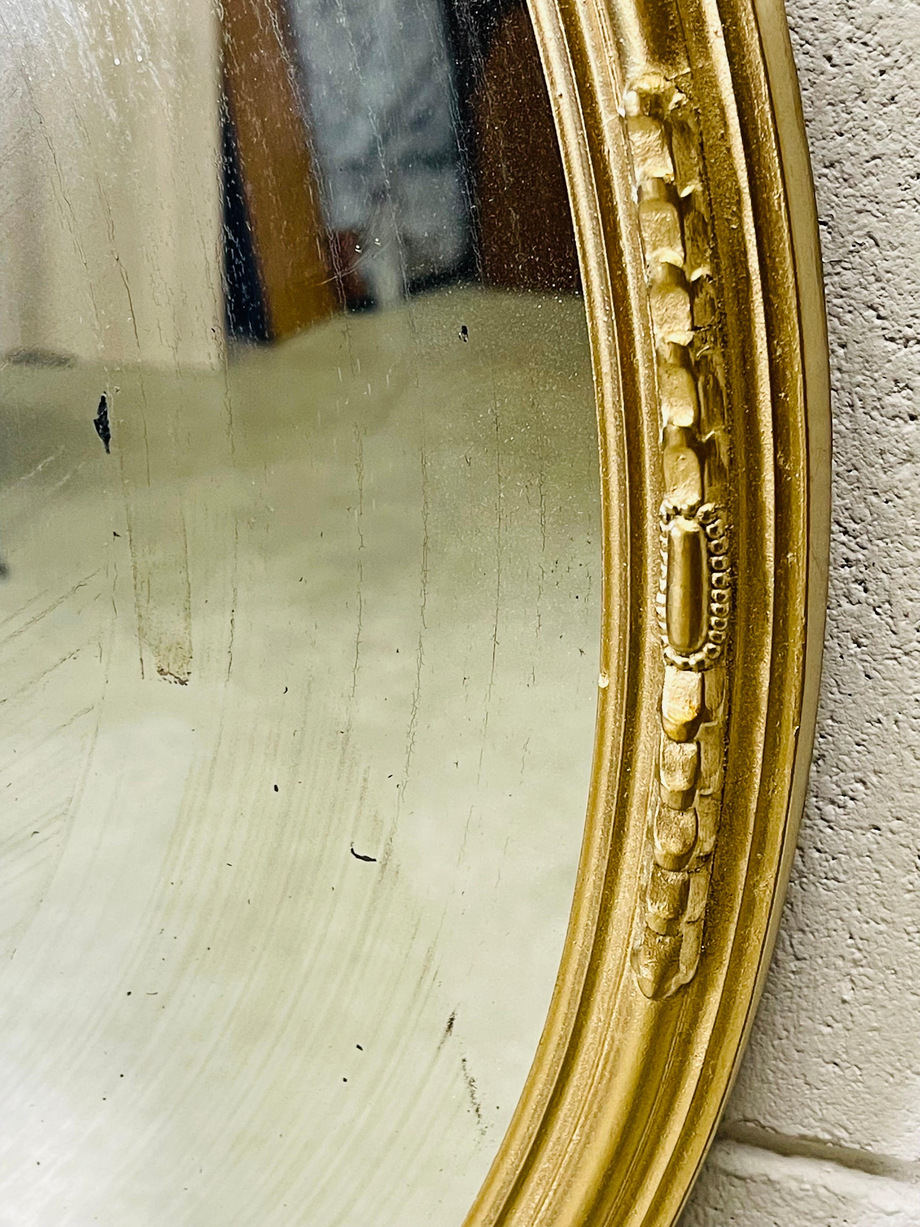 Federal Style Gilt Painted Wood Round Wall Mirror For Sale 3