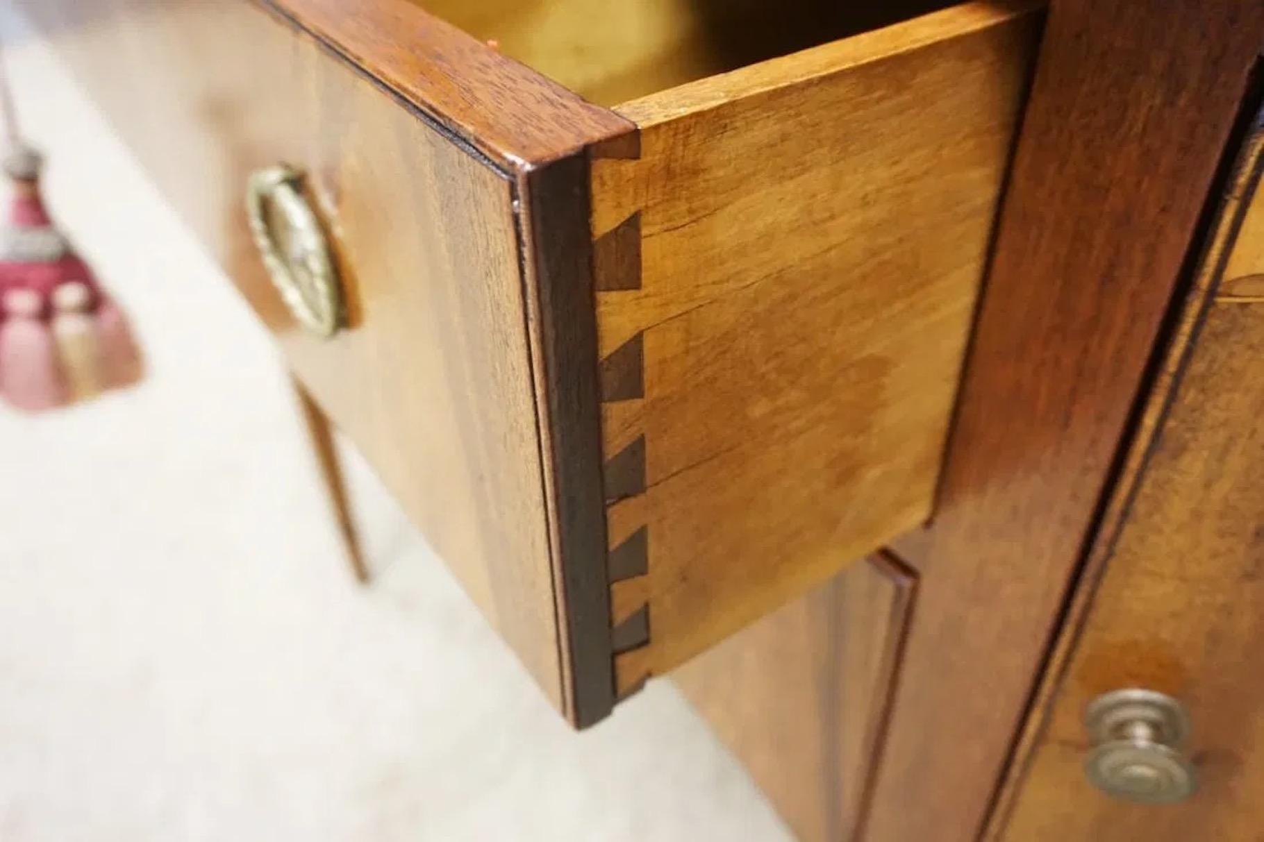 Federal-Style Inlaid Mahogany Sideboard Buffet With Tapered Legs For Sale 2