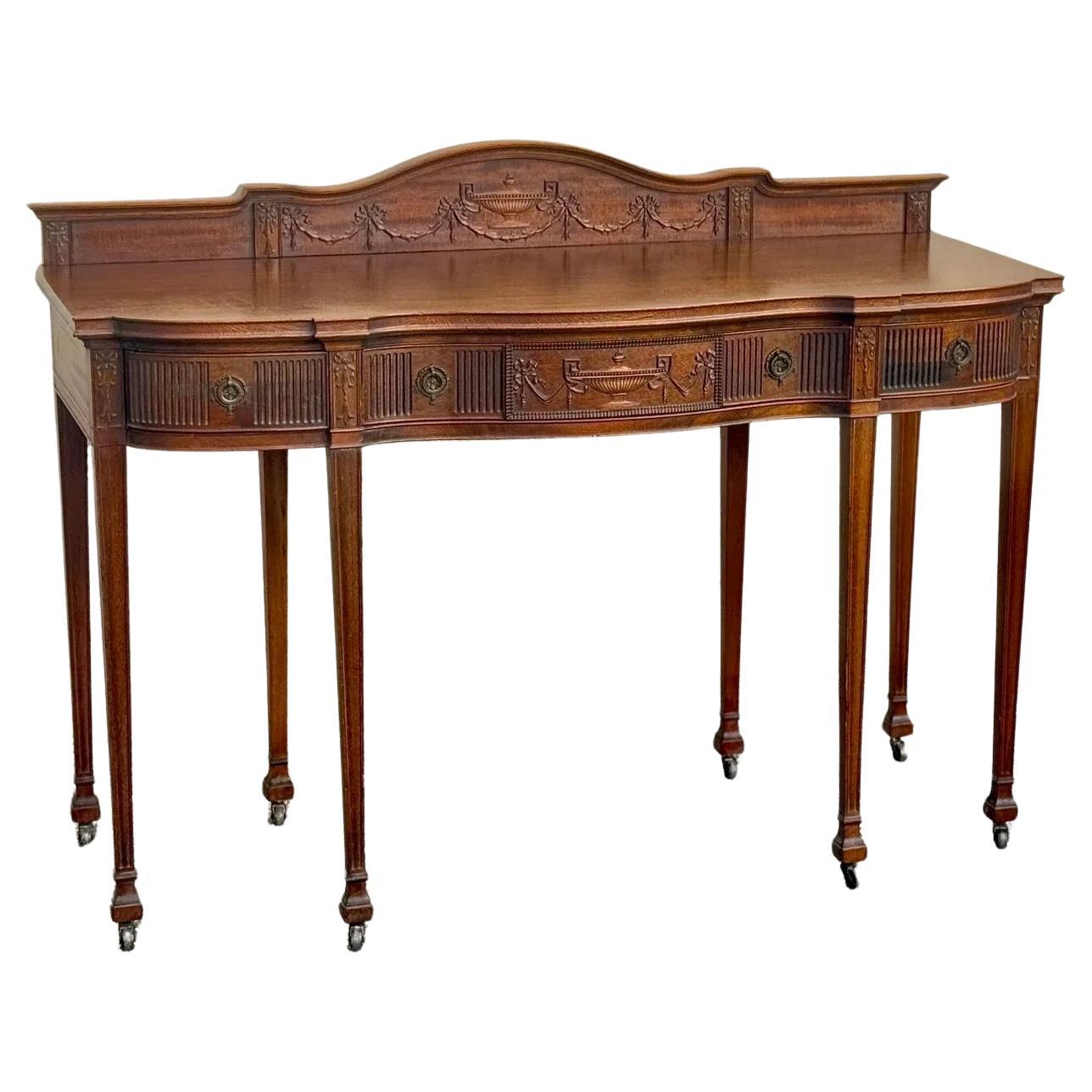 Mahagoni-Sideboard im Federal-Stil mit Bogenfrontschleife und geschnitzter Rückseite und Messingharz